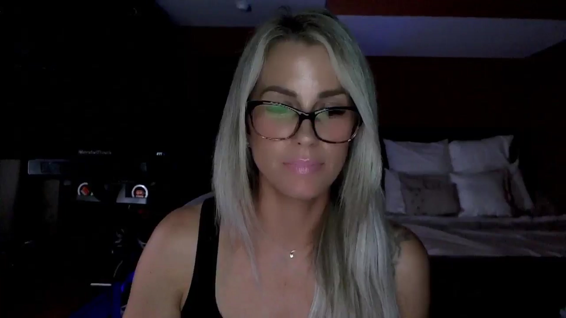 Gallery image thumbnail from Cora9's myfreecams stream on, 06/19/2025, 05:19 image 18 of 20