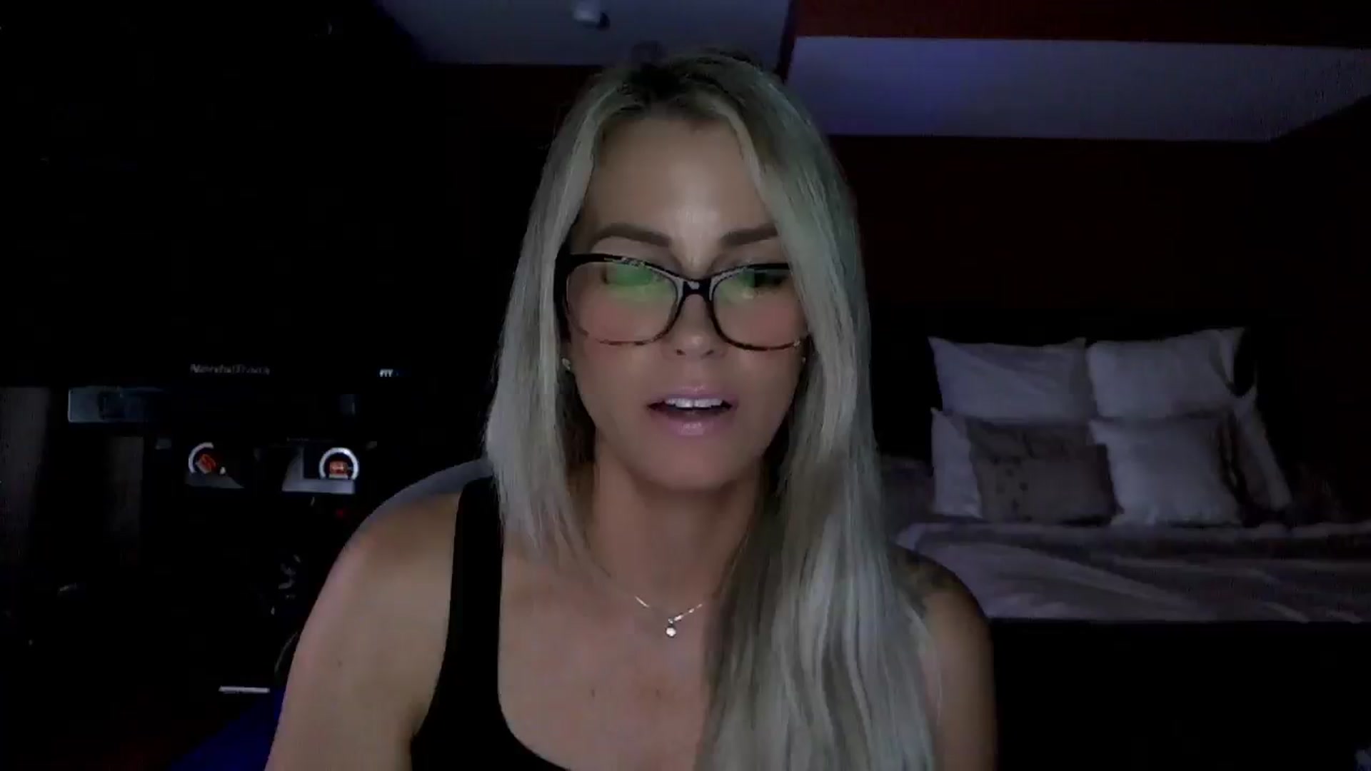 Gallery image thumbnail from Cora9's myfreecams stream on, 06/19/2025, 05:19 image 3 of 20
