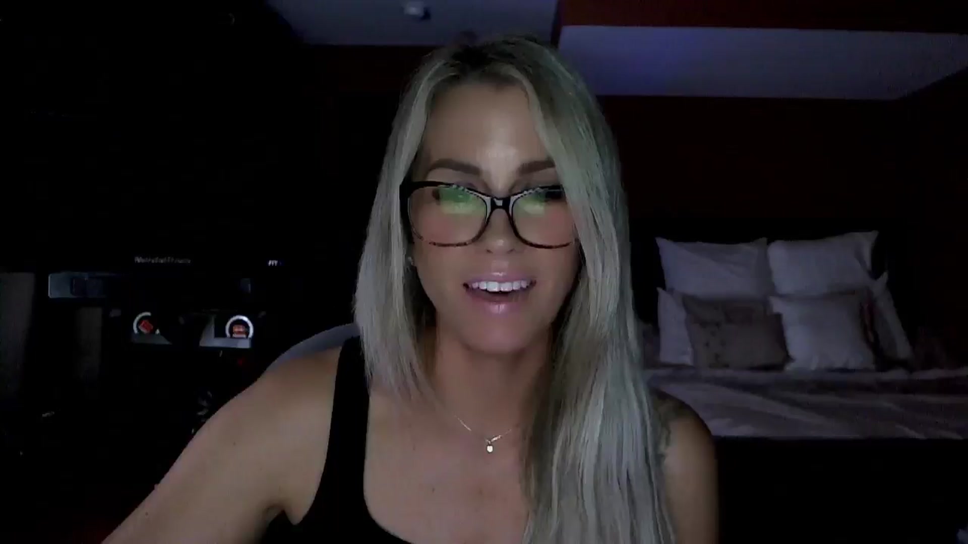 Gallery image thumbnail from Cora9's myfreecams stream on, 06/19/2025, 05:19 image 15 of 20