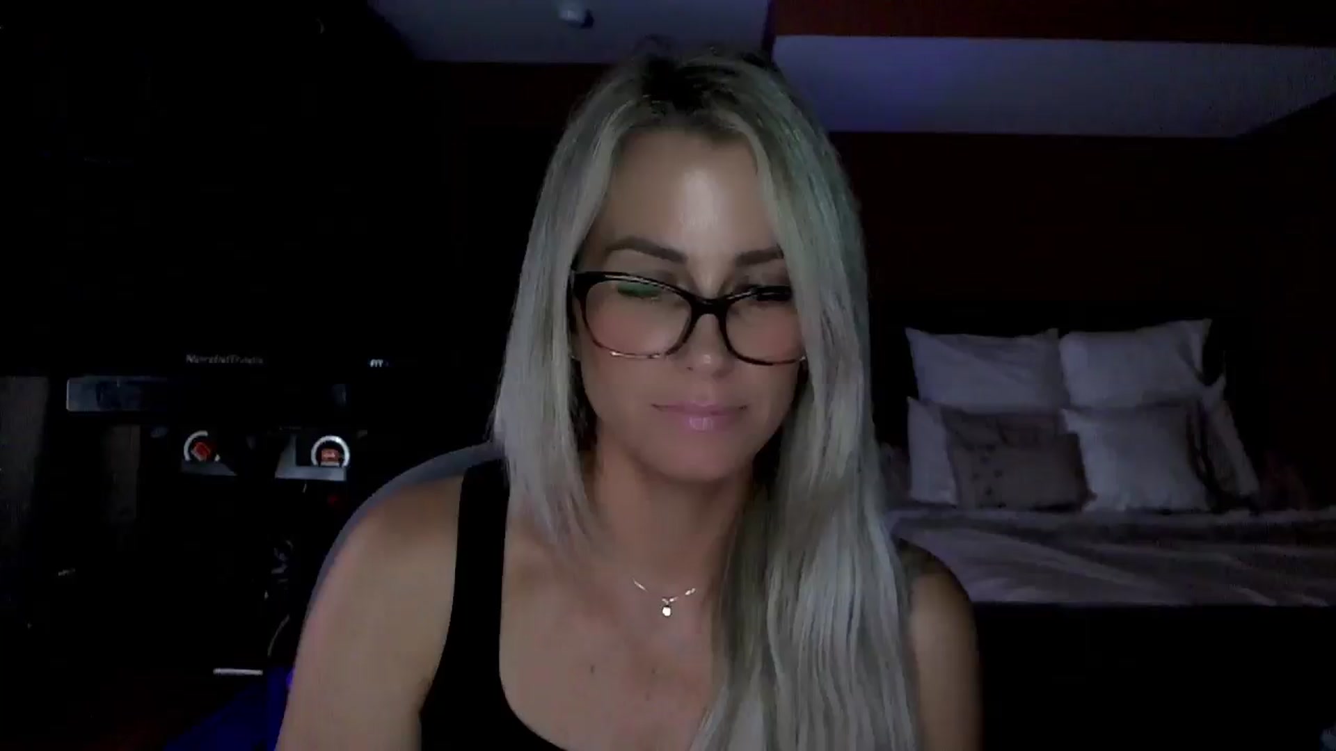 Gallery image thumbnail from Cora9's myfreecams stream on, 06/19/2025, 05:19 image 10 of 20