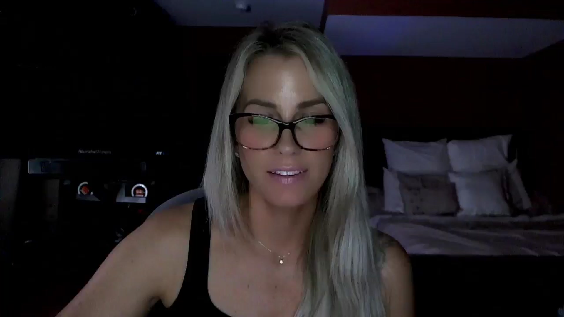 Gallery image thumbnail from Cora9's myfreecams stream on, 06/19/2025, 05:19 image 8 of 20