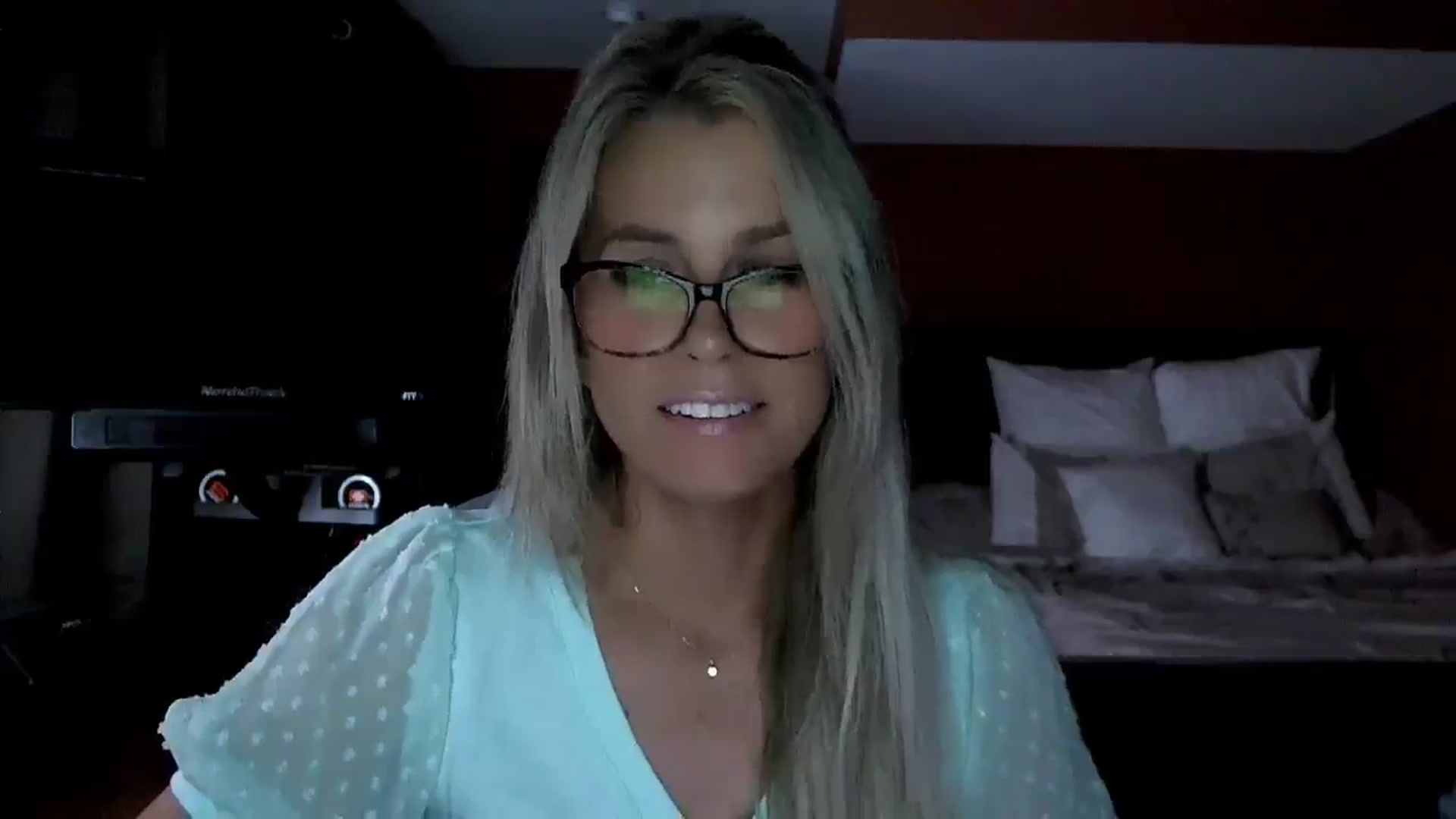 Gallery image thumbnail from Cora9's myfreecams stream on, 06/24/2025, 05:03 image 17 of 20