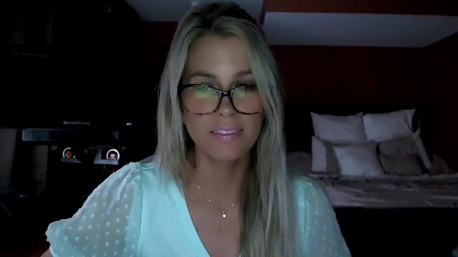 Gallery image thumbnail from Cora9's myfreecams stream on, 06/24/2025, 05:03 image 16 of 20