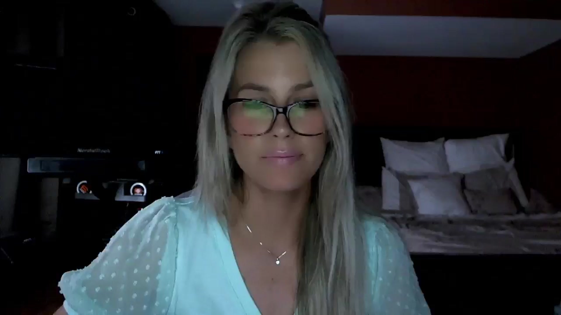 Gallery image thumbnail from Cora9's myfreecams stream on, 06/24/2025, 05:03 image 15 of 20