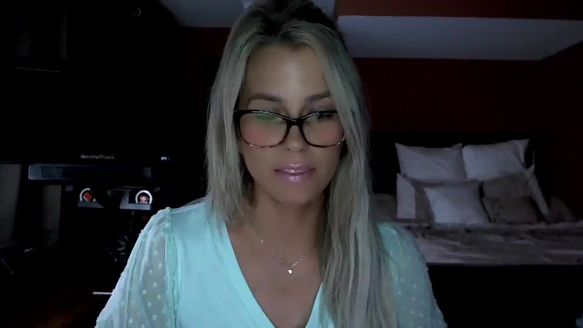 Gallery image thumbnail from Cora9's myfreecams stream on, 06/24/2025, 05:03 image 2 of 20