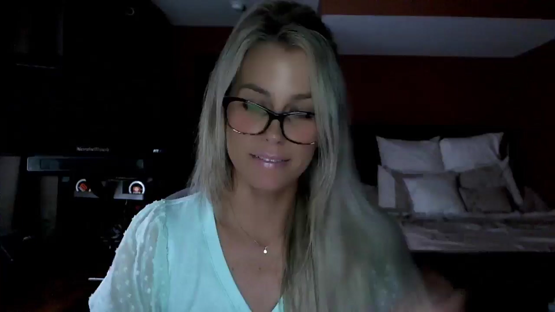 Gallery image thumbnail from Cora9's myfreecams stream on, 06/24/2025, 05:03 image 18 of 20