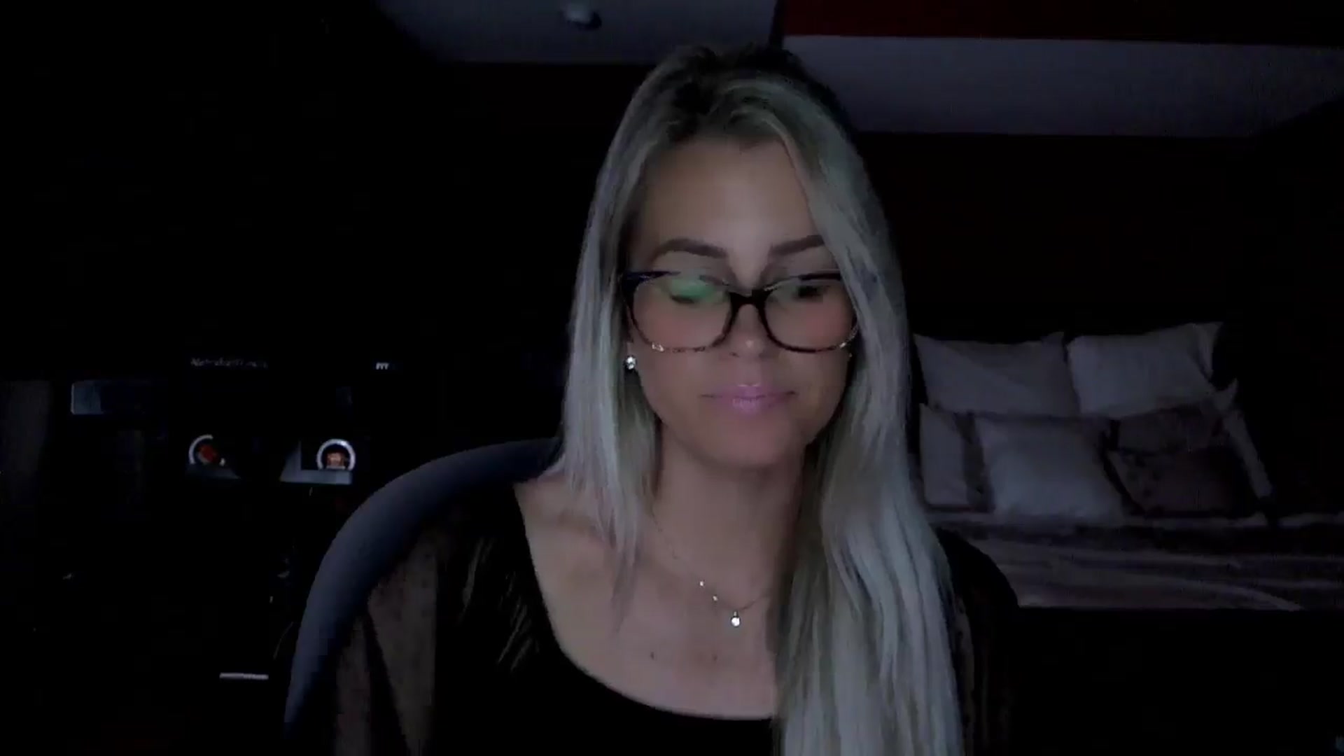 Gallery image thumbnail from Cora9's myfreecams stream on, 06/26/2025, 05:15 image 8 of 20