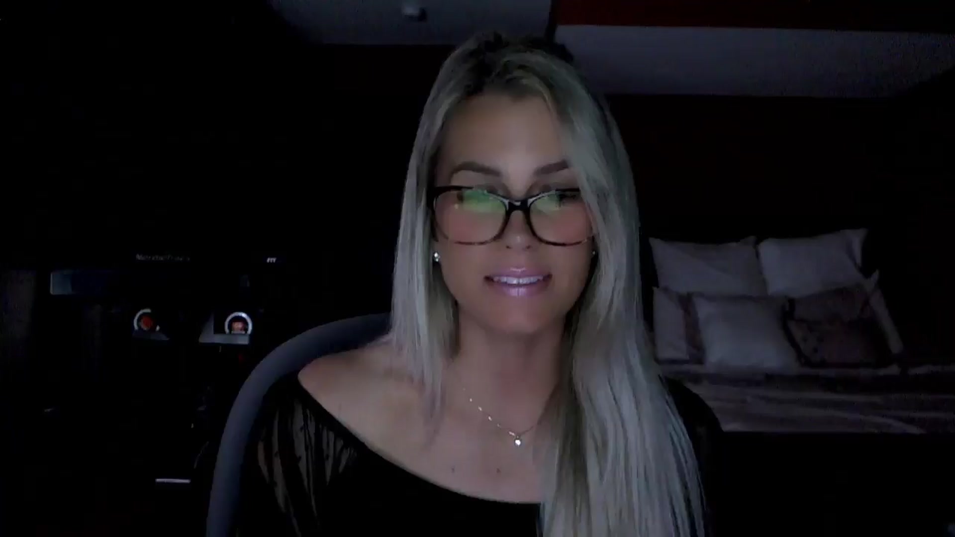Gallery image thumbnail from Cora9's myfreecams stream on, 06/26/2025, 05:15 image 15 of 20