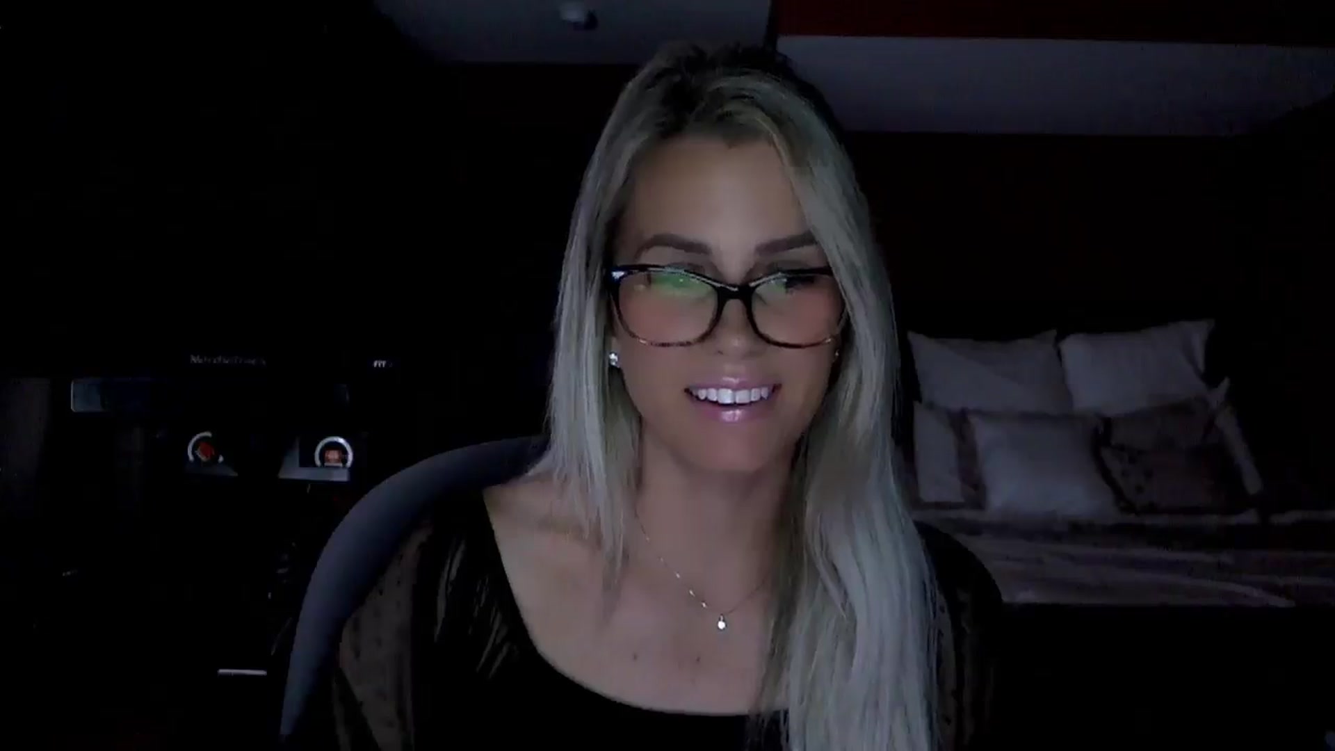 Gallery image thumbnail from Cora9's myfreecams stream on, 06/26/2025, 05:15 image 4 of 20