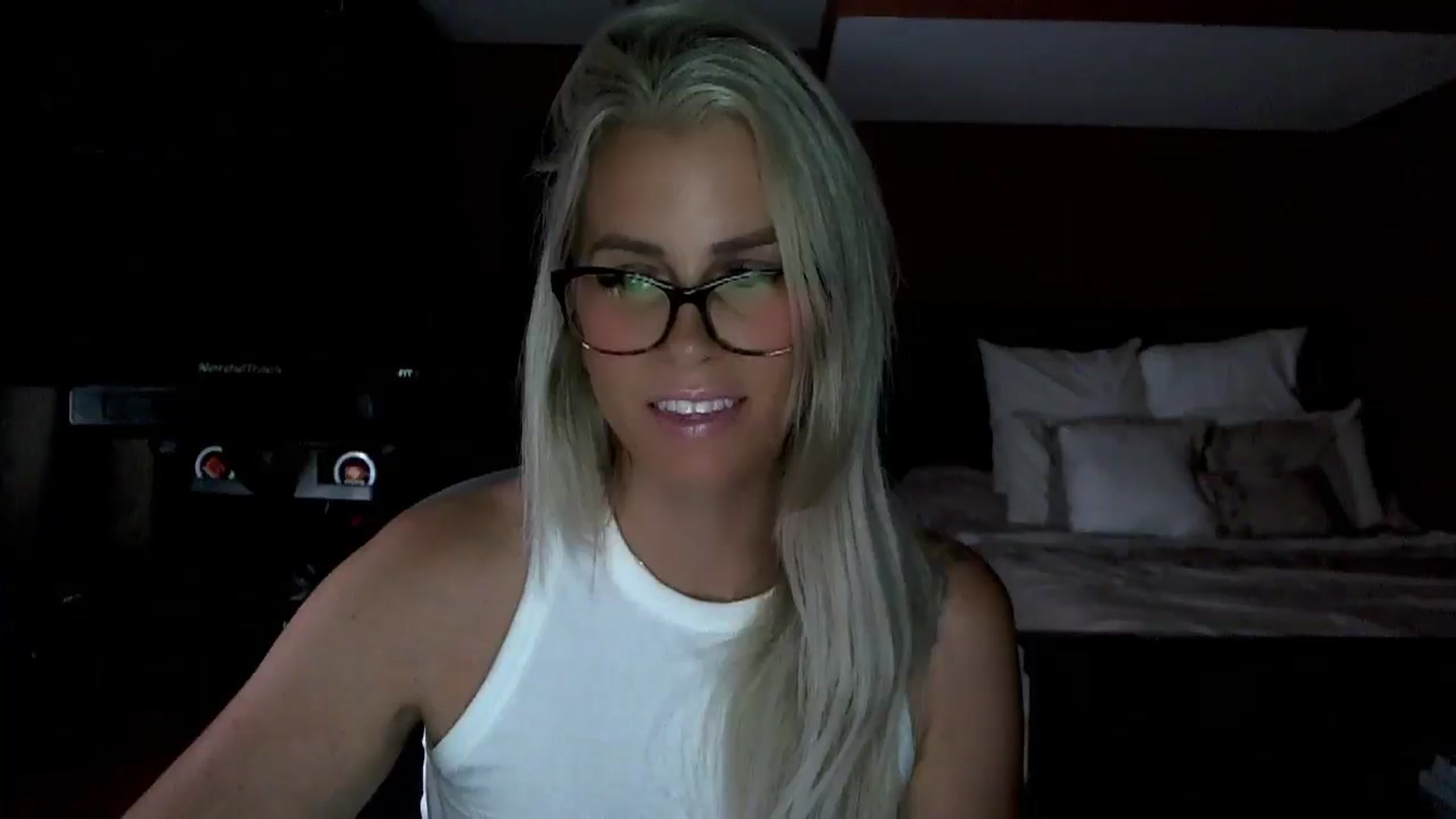 Gallery image thumbnail from Cora9's myfreecams stream on, 07/09/2025, 04:46 image 4 of 20