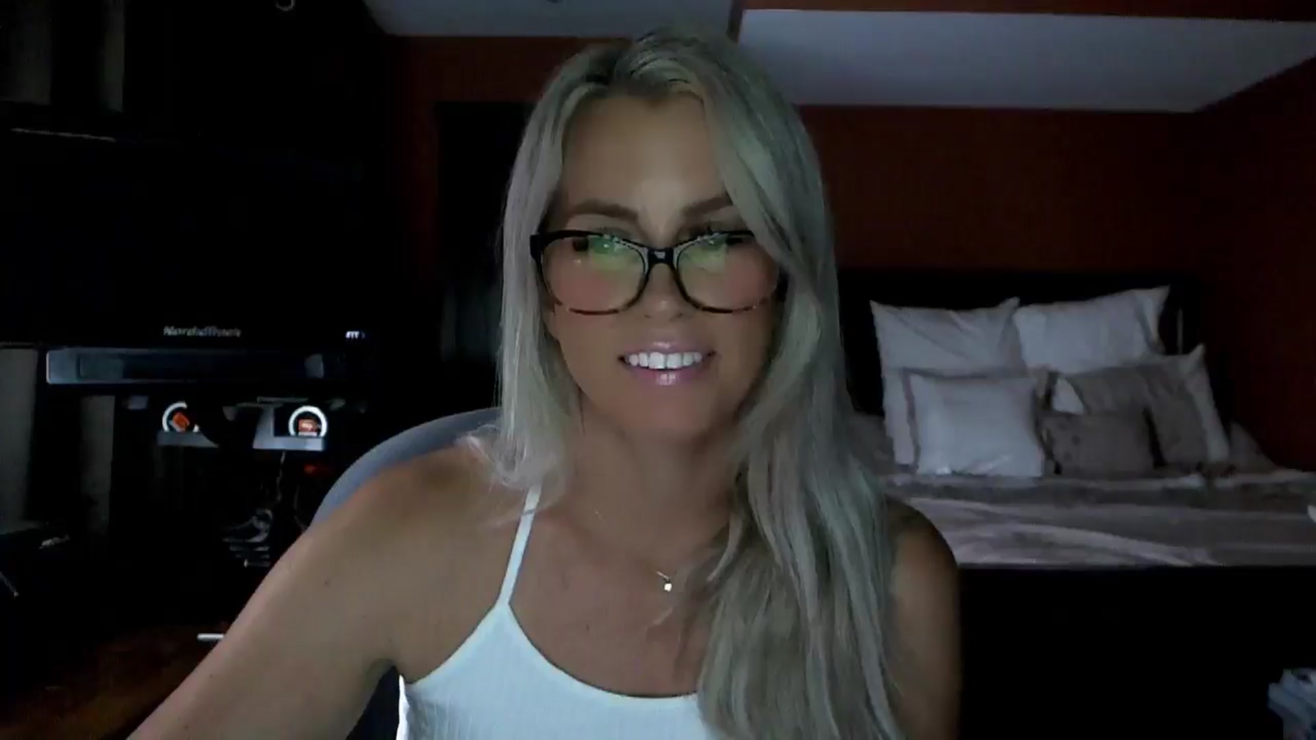Gallery image thumbnail from Cora9's myfreecams stream on, 08/08/2025, 06:02 image 10 of 20