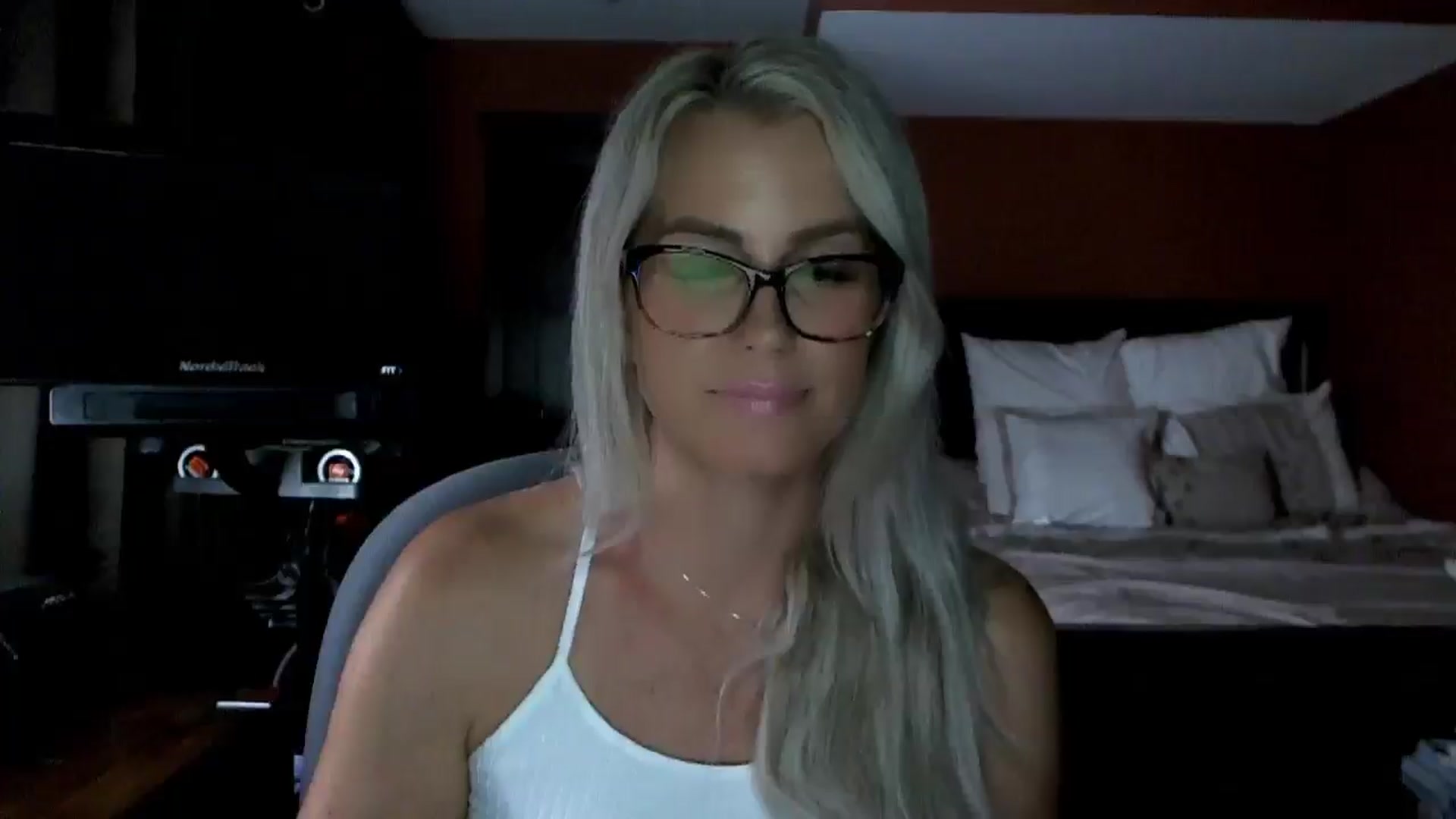 Gallery image thumbnail from Cora9's myfreecams stream on, 08/08/2025, 06:02 image 14 of 20