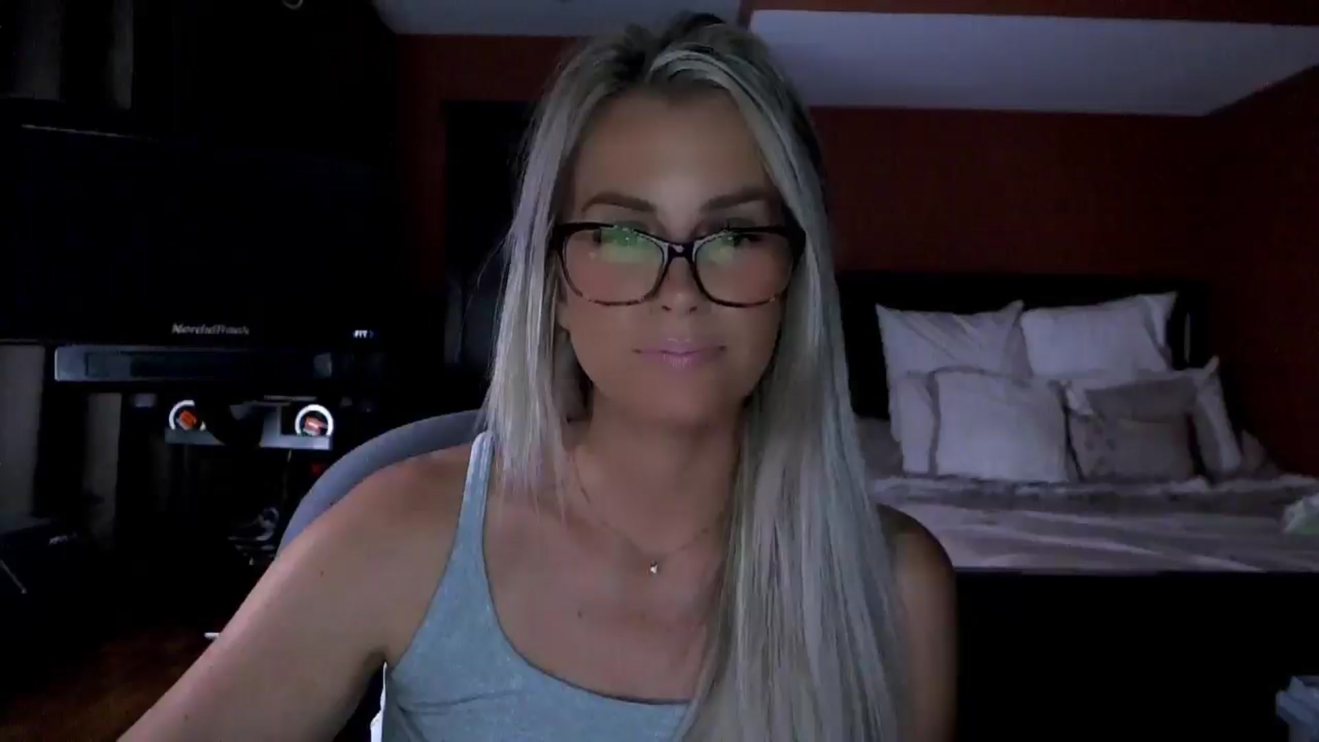 Gallery image thumbnail from Cora9's myfreecams stream on, 08/15/2025, 05:31 image 15 of 20