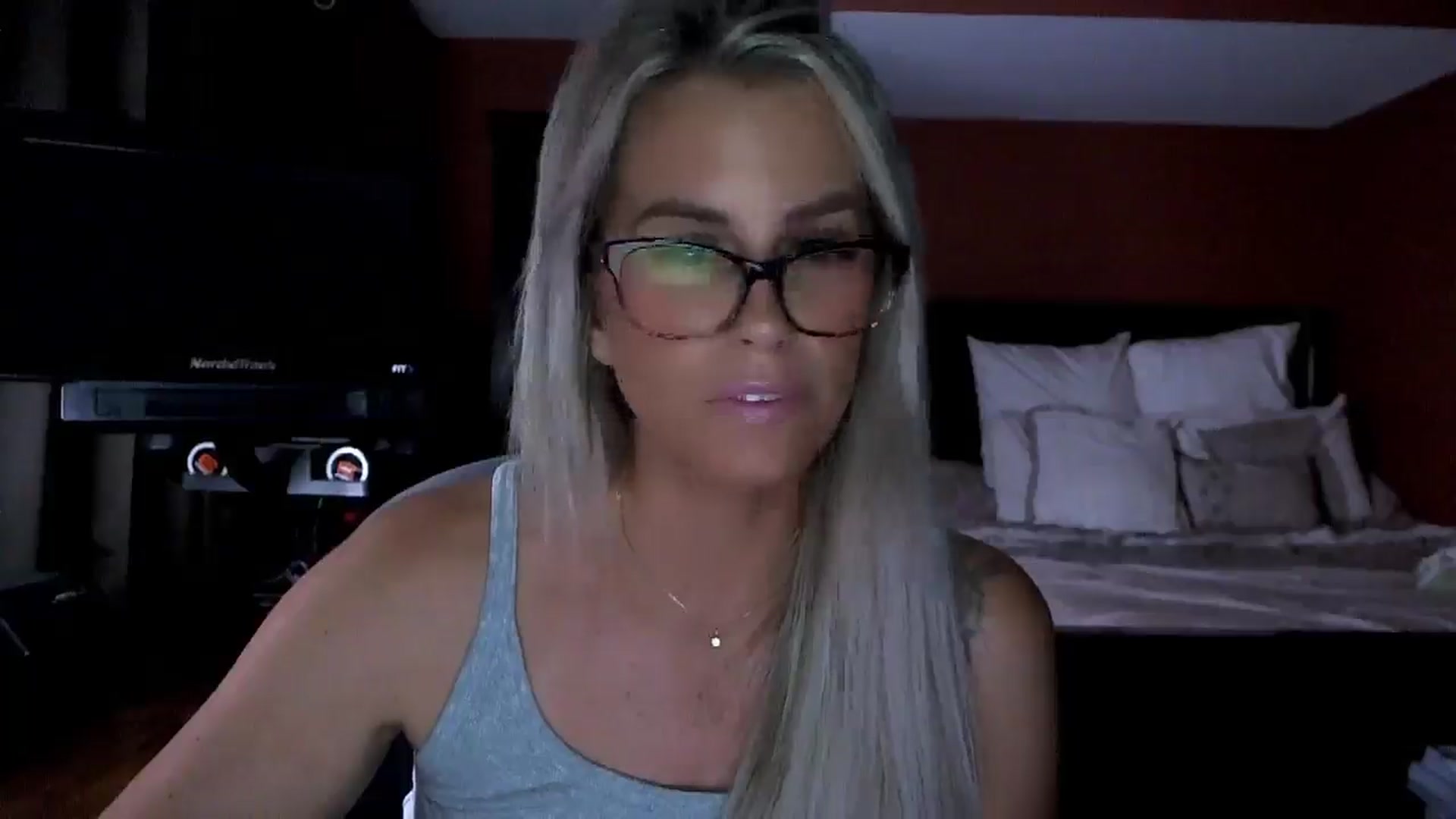 Gallery image thumbnail from Cora9's myfreecams stream on, 08/15/2025, 05:31 image 4 of 20