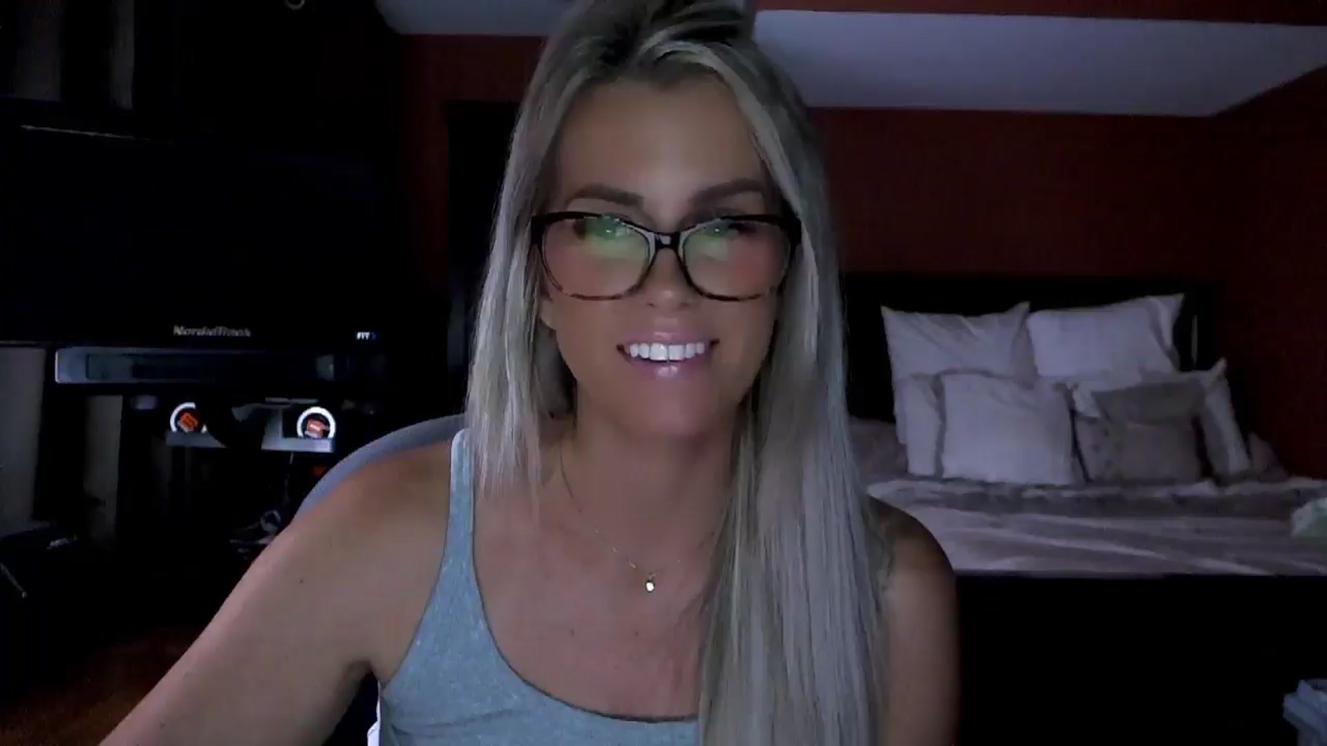 Gallery image thumbnail from Cora9's myfreecams stream on, 08/15/2025, 05:31 image 10 of 20