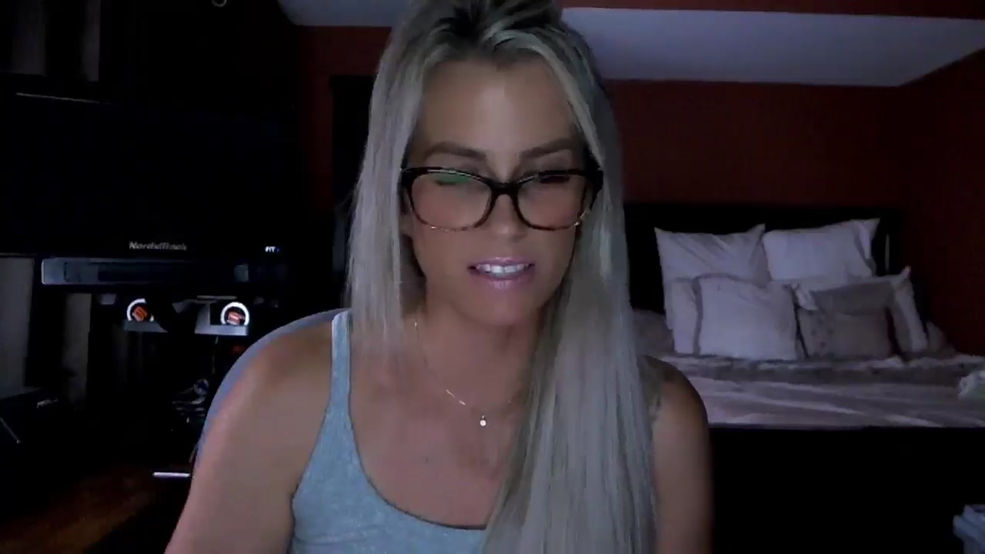 Gallery image thumbnail from Cora9's myfreecams stream on, 08/15/2025, 05:31 image 3 of 20
