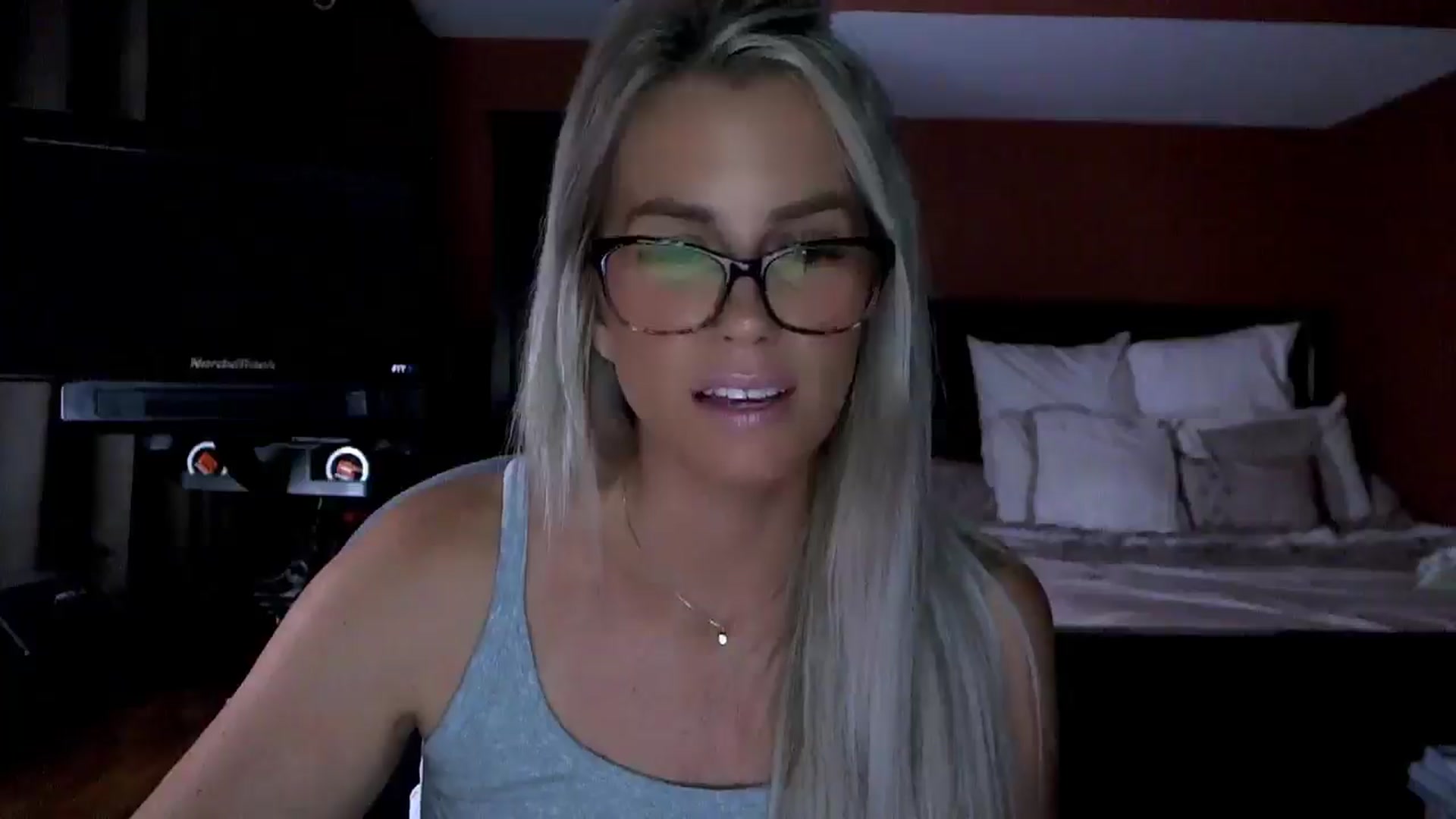 Gallery image thumbnail from Cora9's myfreecams stream on, 08/15/2025, 05:31 image 6 of 20