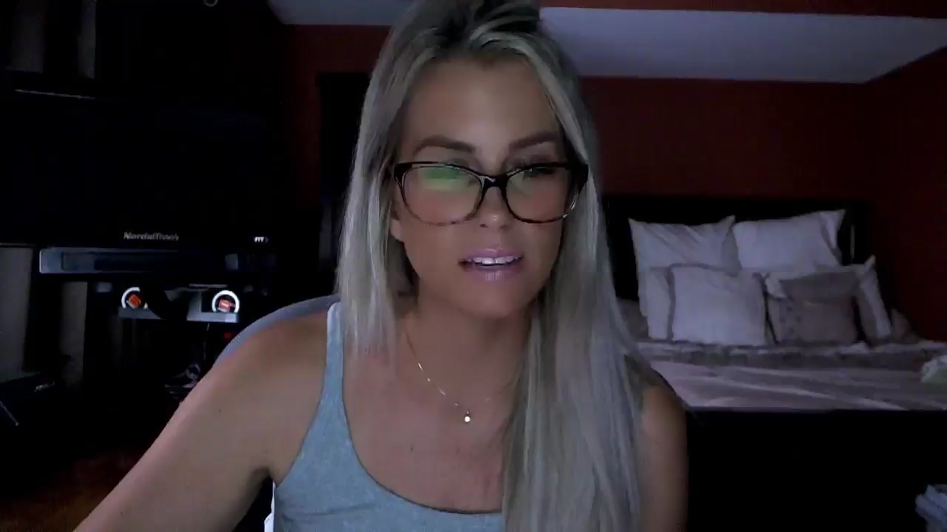 Gallery image thumbnail from Cora9's myfreecams stream on, 08/15/2025, 05:31 image 9 of 20