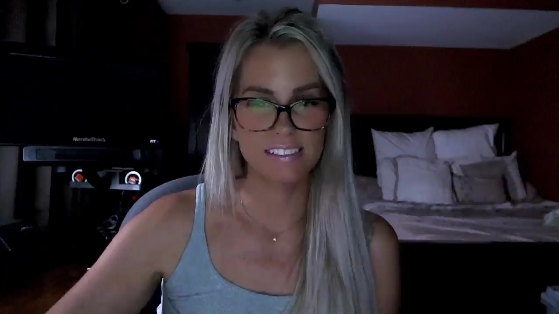 Gallery image thumbnail from Cora9's myfreecams stream on, 08/15/2025, 05:31 image 16 of 20