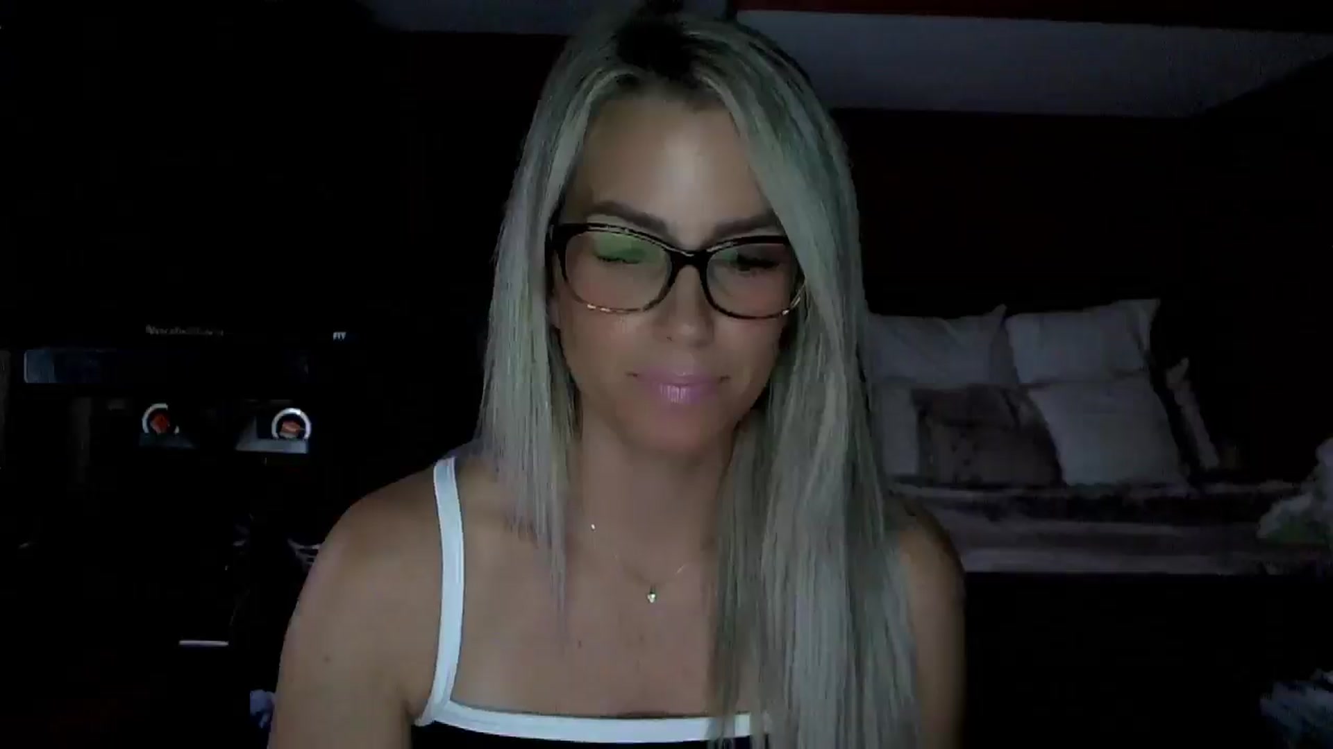Gallery image thumbnail from Cora9's myfreecams stream on, 08/29/2025, 04:25 image 17 of 20