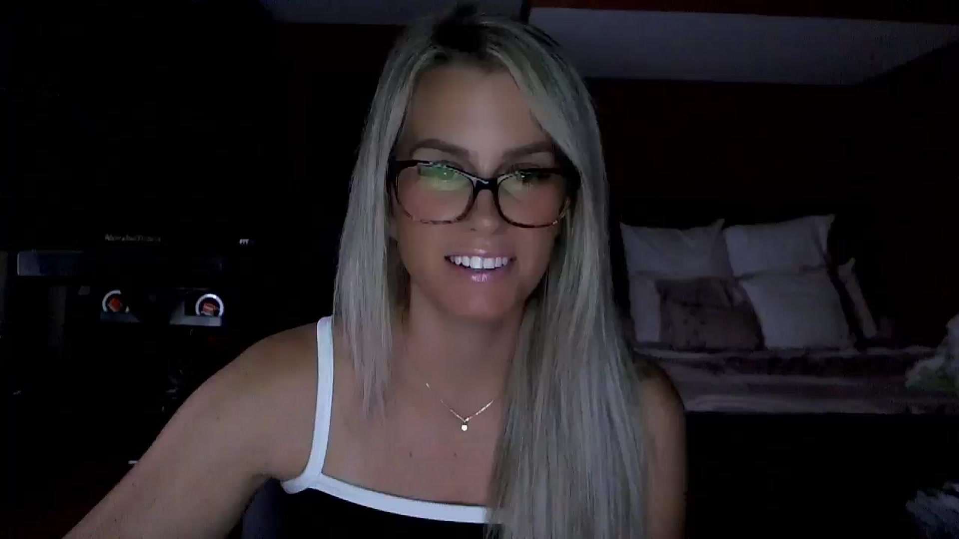 Gallery image thumbnail from Cora9's myfreecams stream on, 08/29/2025, 04:25 image 6 of 20