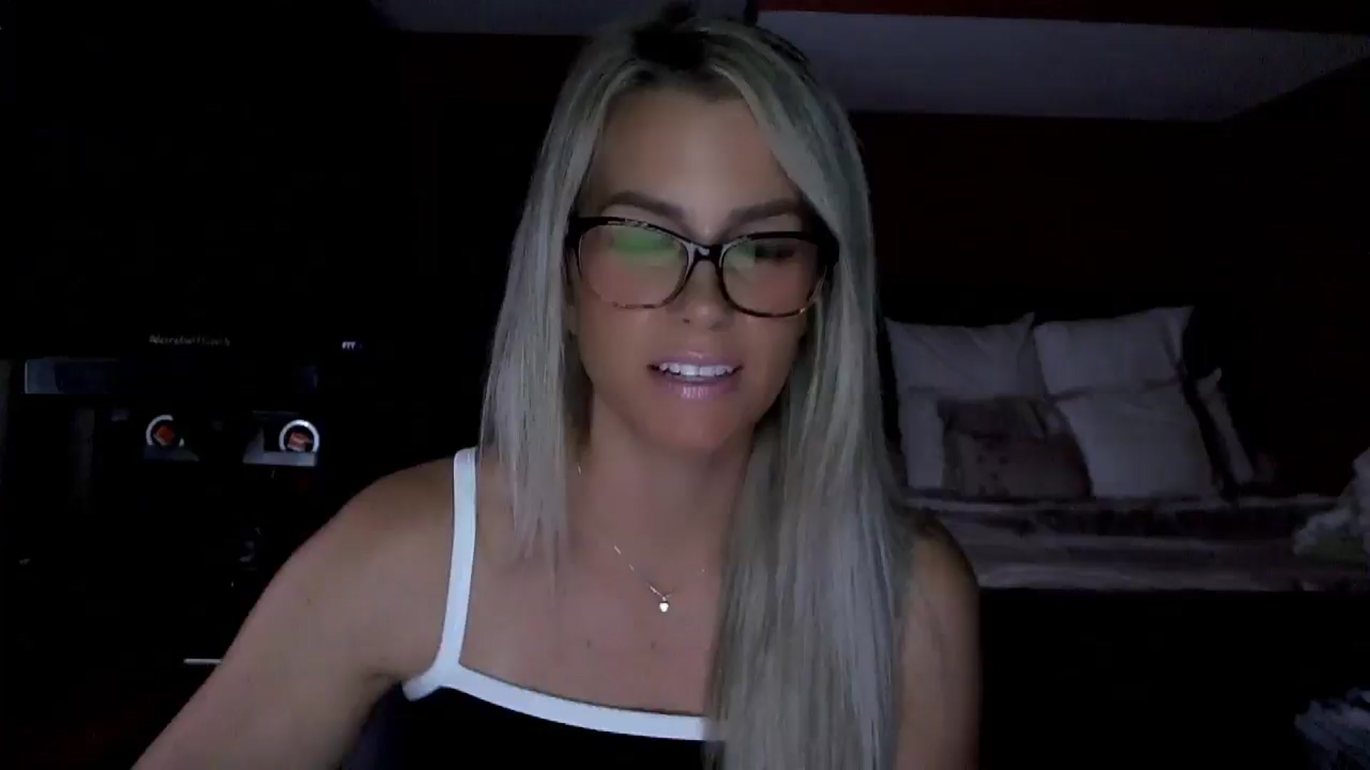 Gallery image thumbnail from Cora9's myfreecams stream on, 08/29/2025, 04:25 image 4 of 20