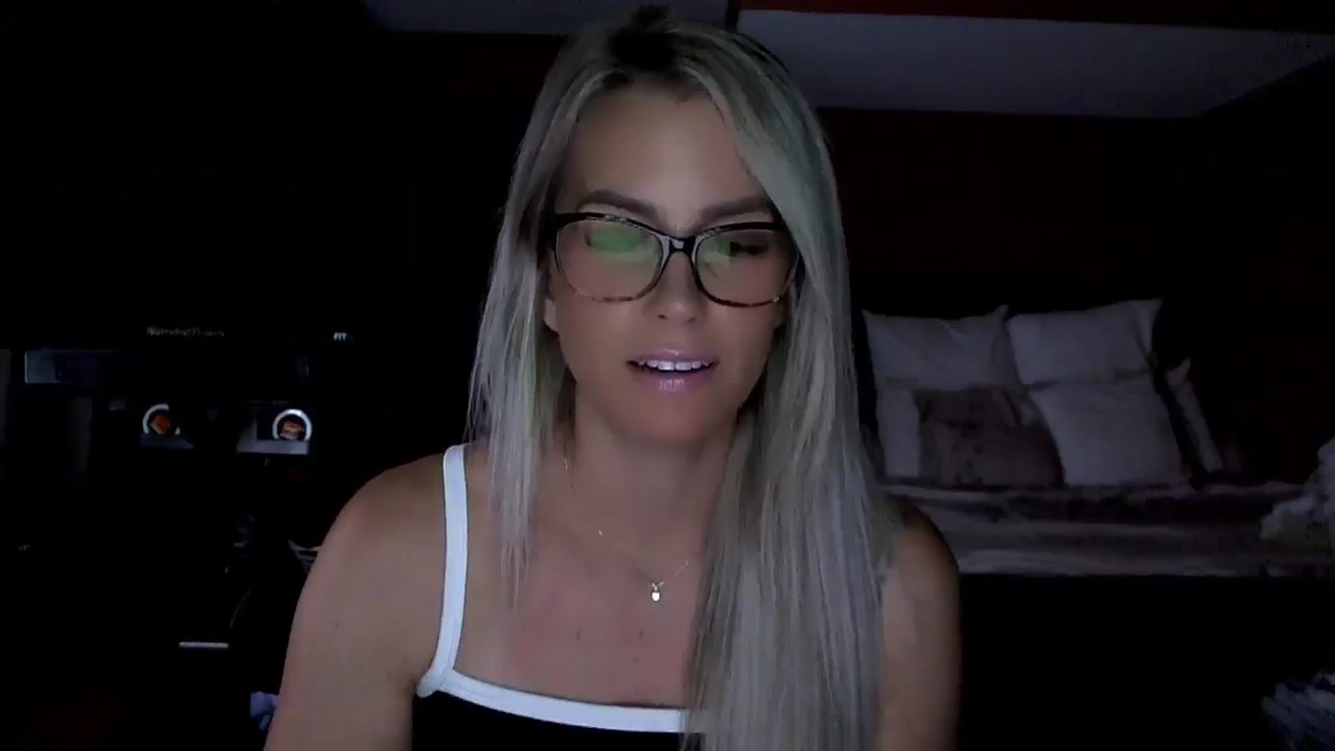 Gallery image thumbnail from Cora9's myfreecams stream on, 08/29/2025, 04:25 image 10 of 20