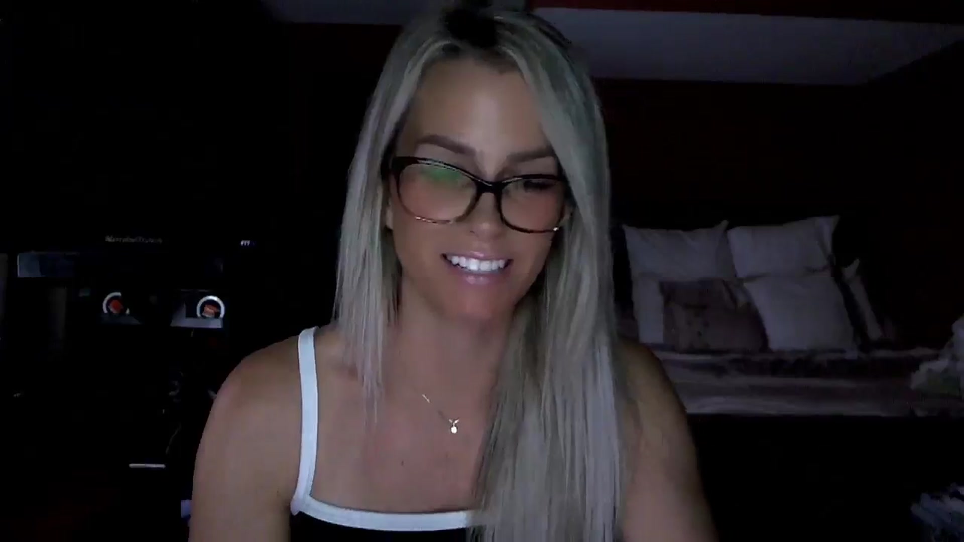 Gallery image thumbnail from Cora9's myfreecams stream on, 08/29/2025, 04:25 image 12 of 20