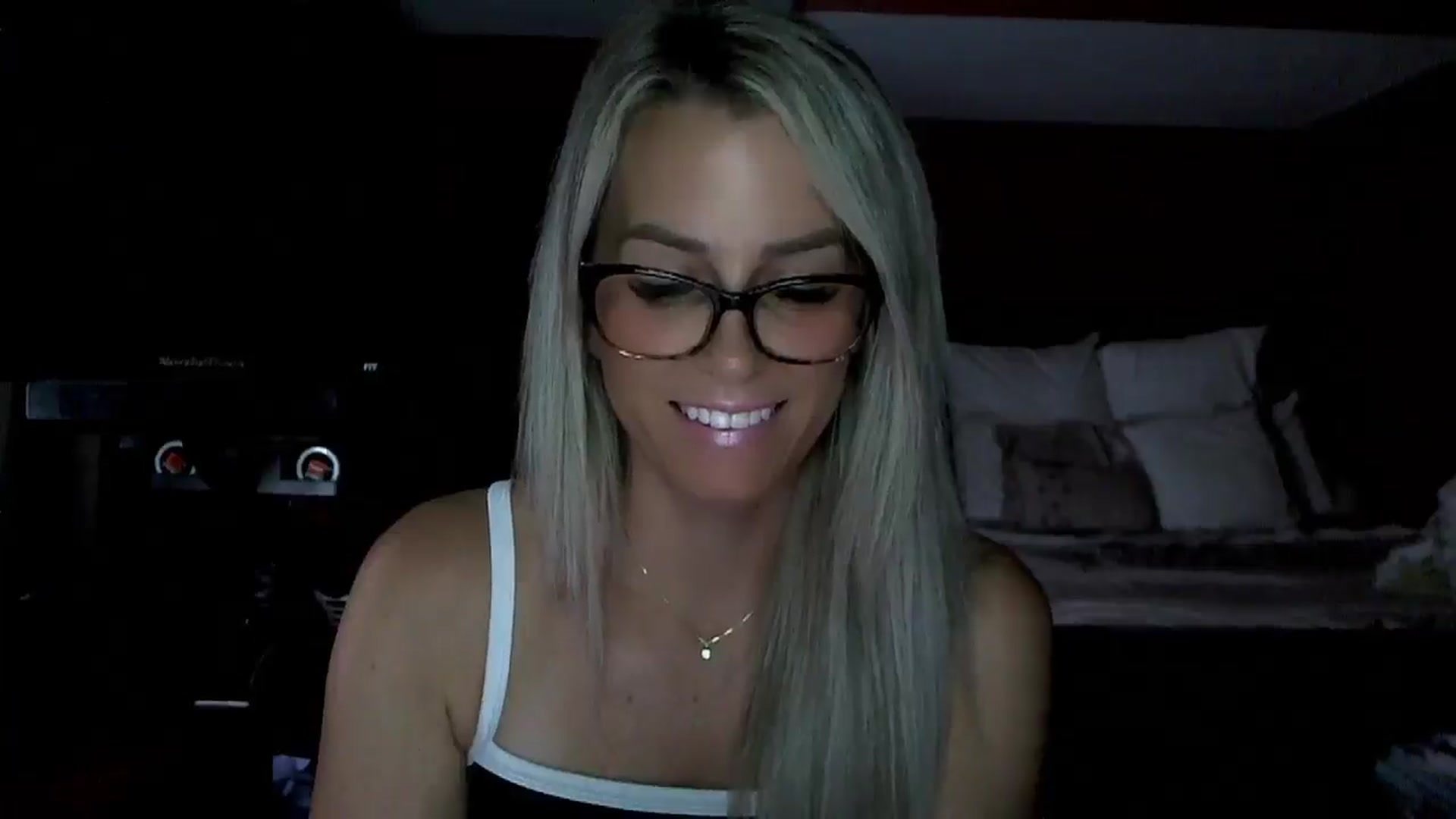 Gallery image thumbnail from Cora9's myfreecams stream on, 08/29/2025, 04:25 image 18 of 20