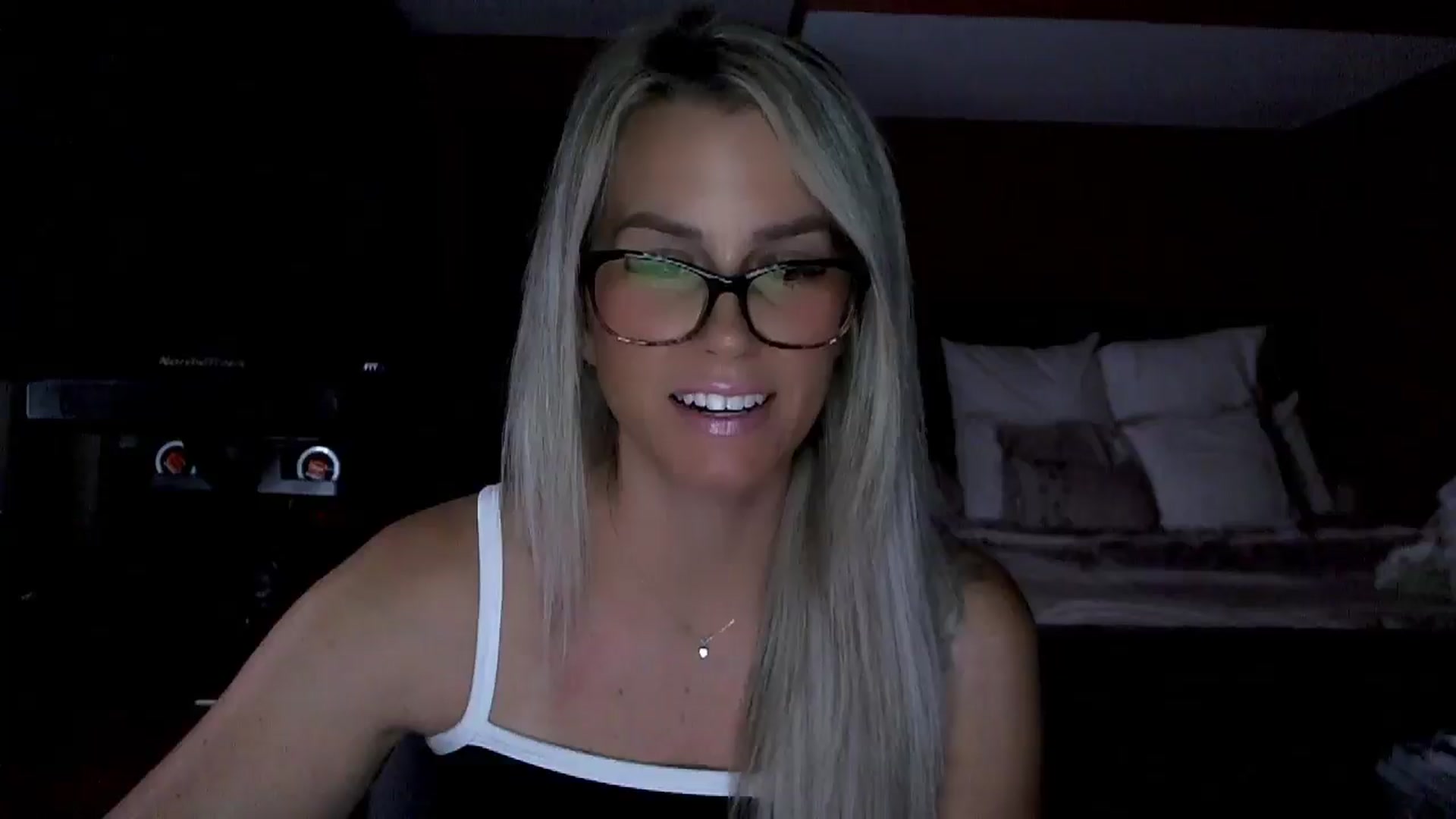 Gallery image thumbnail from Cora9's myfreecams stream on, 08/29/2025, 04:25 image 9 of 20