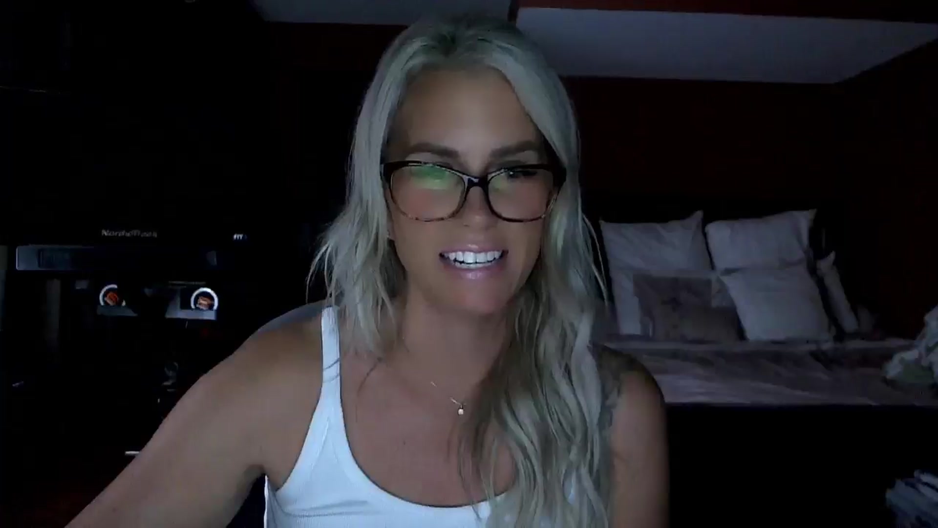 Gallery image thumbnail from Cora9's myfreecams stream on, 09/04/2025, 05:28 image 3 of 20