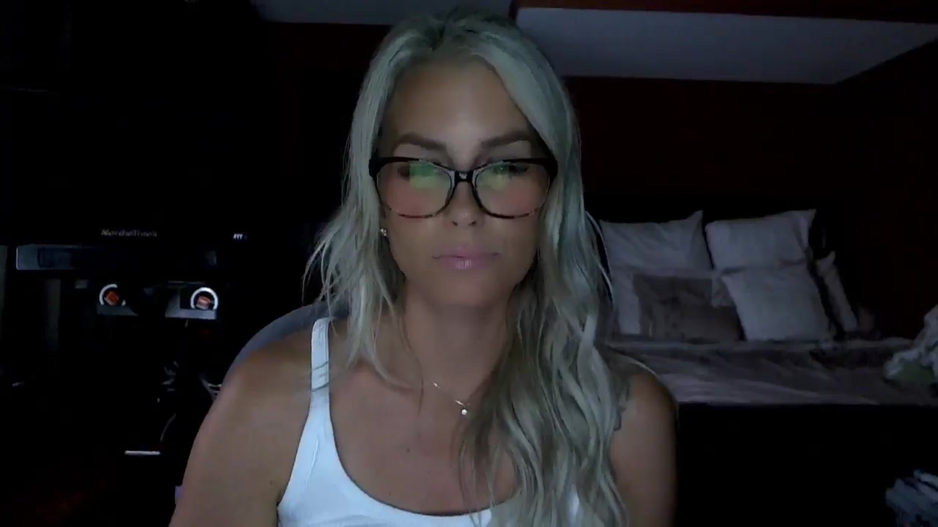 Gallery image thumbnail from Cora9's myfreecams stream on, 09/04/2025, 05:28 image 6 of 20