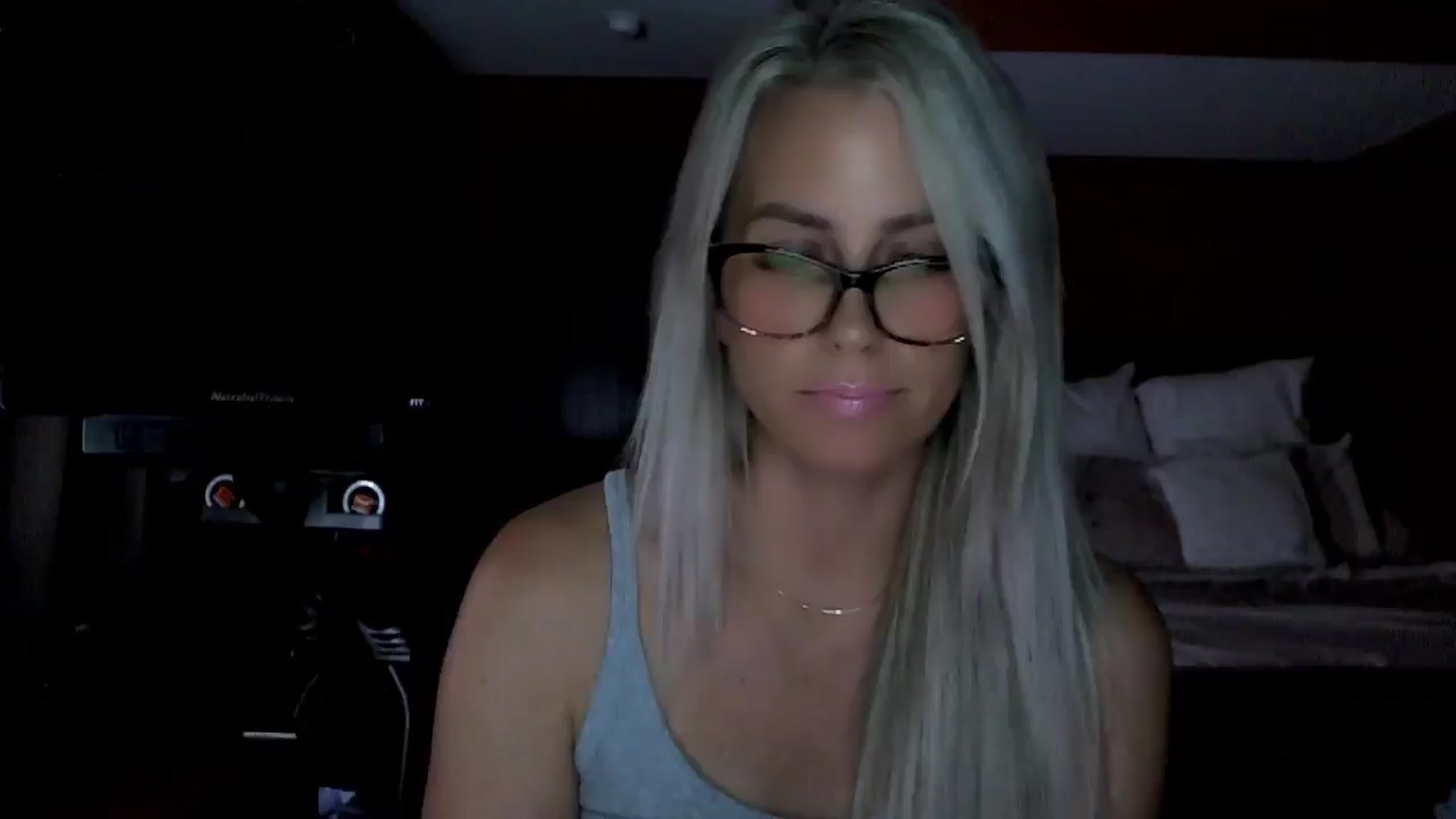 Gallery image thumbnail from Cora9's myfreecams stream on, 09/09/2025, 04:45 image 12 of 20