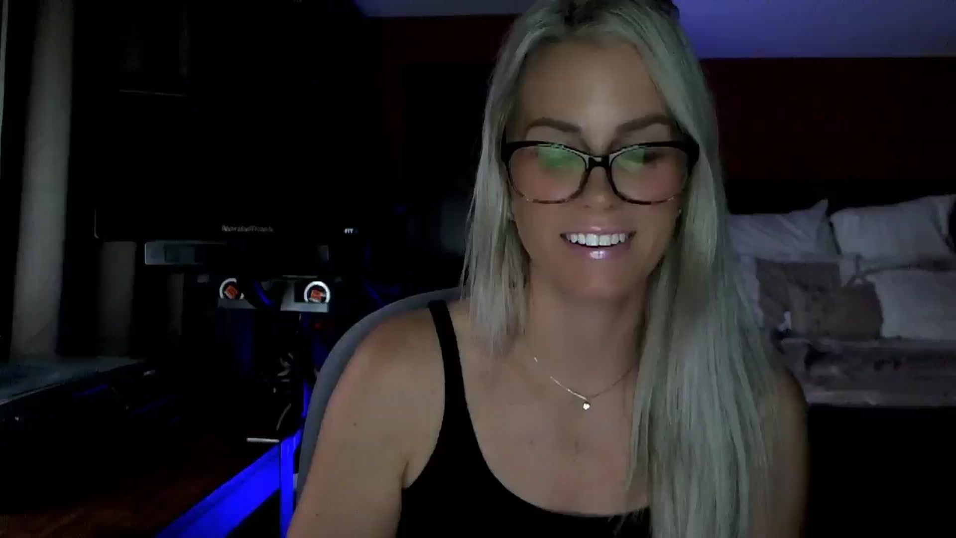 Gallery image thumbnail from Cora9's myfreecams stream on, 09/12/2025, 05:15 image 7 of 20