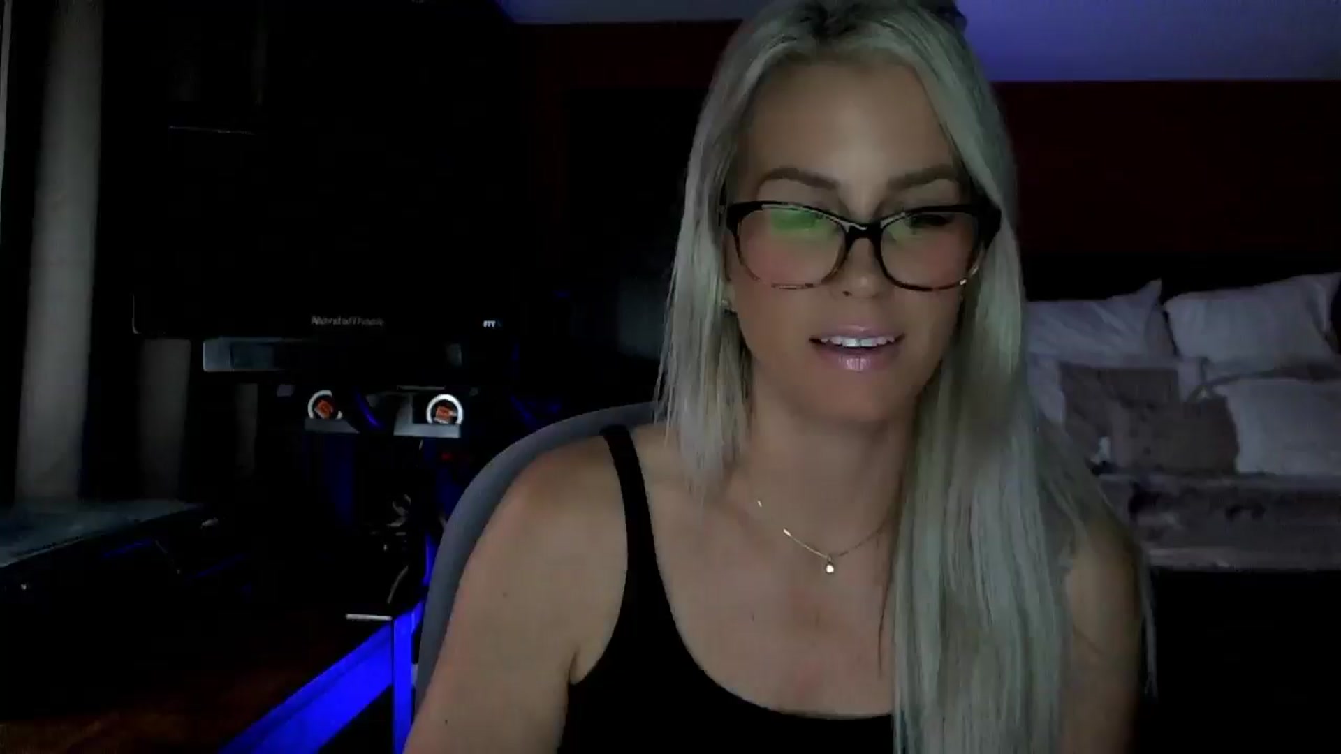 Gallery image thumbnail from Cora9's myfreecams stream on, 09/12/2025, 05:15 image 6 of 20