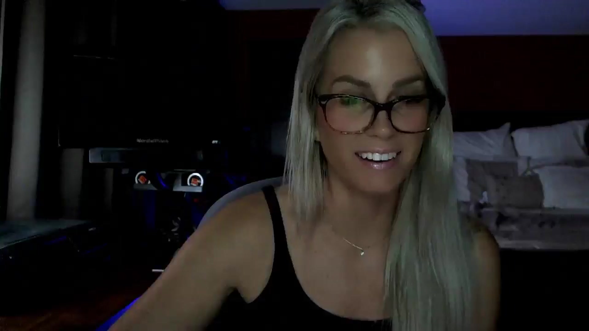Gallery image thumbnail from Cora9's myfreecams stream on, 09/12/2025, 05:15 image 8 of 20