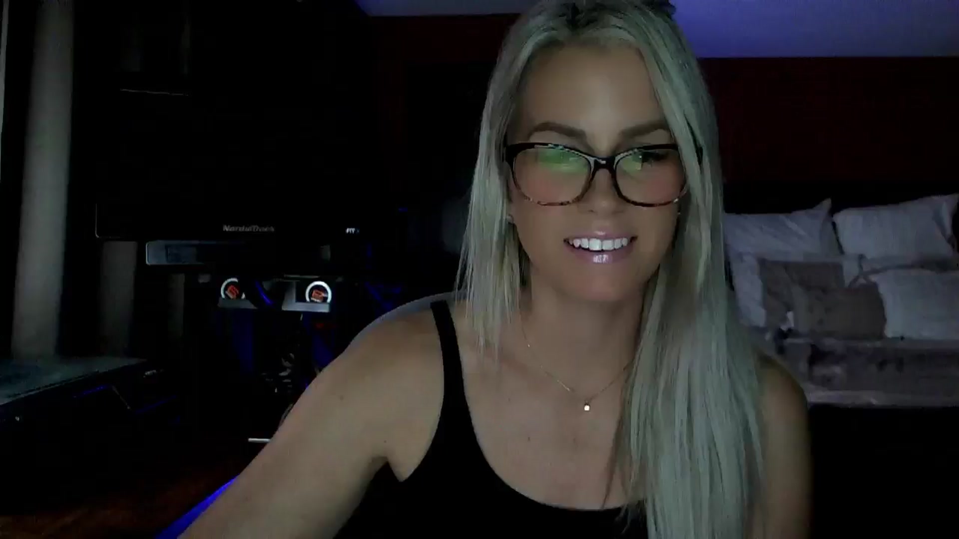 Gallery image thumbnail from Cora9's myfreecams stream on, 09/12/2025, 05:15 image 1 of 20