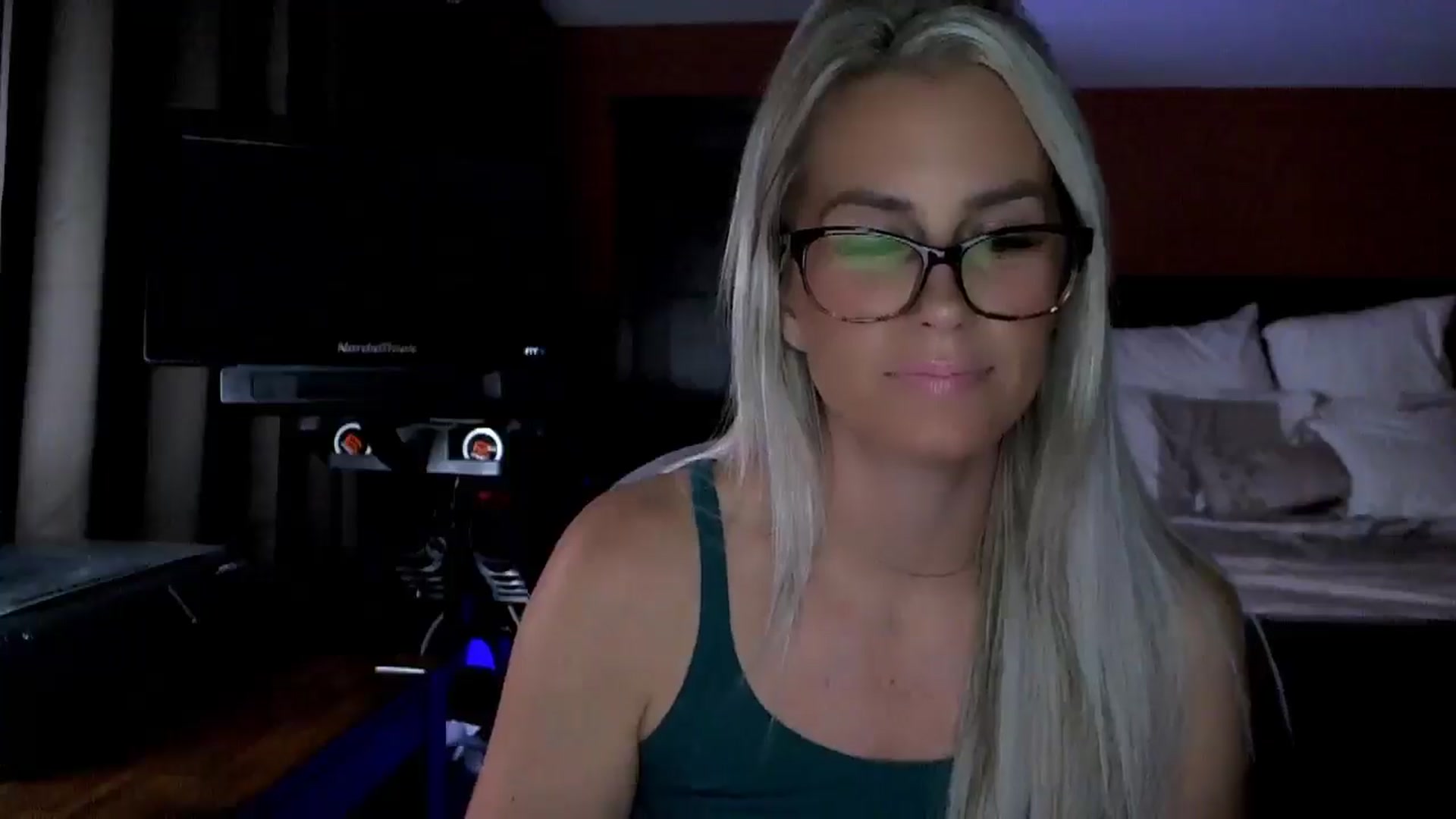 Gallery image thumbnail from Cora9's myfreecams stream on, 09/17/2025, 05:05 image 9 of 20