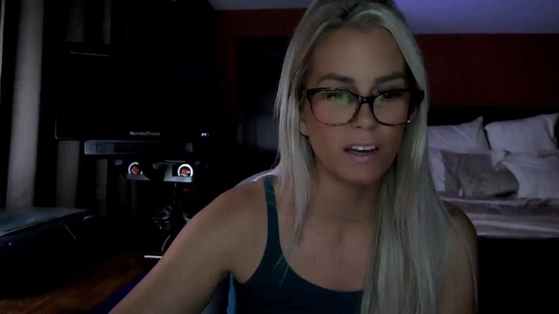 Gallery image thumbnail from Cora9's myfreecams stream on, 09/17/2025, 05:05 image 8 of 20