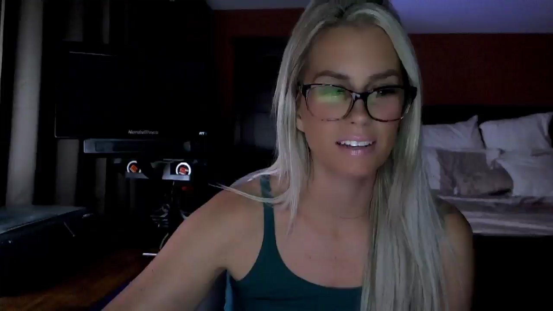 Gallery image thumbnail from Cora9's myfreecams stream on, 09/17/2025, 05:05 image 6 of 20