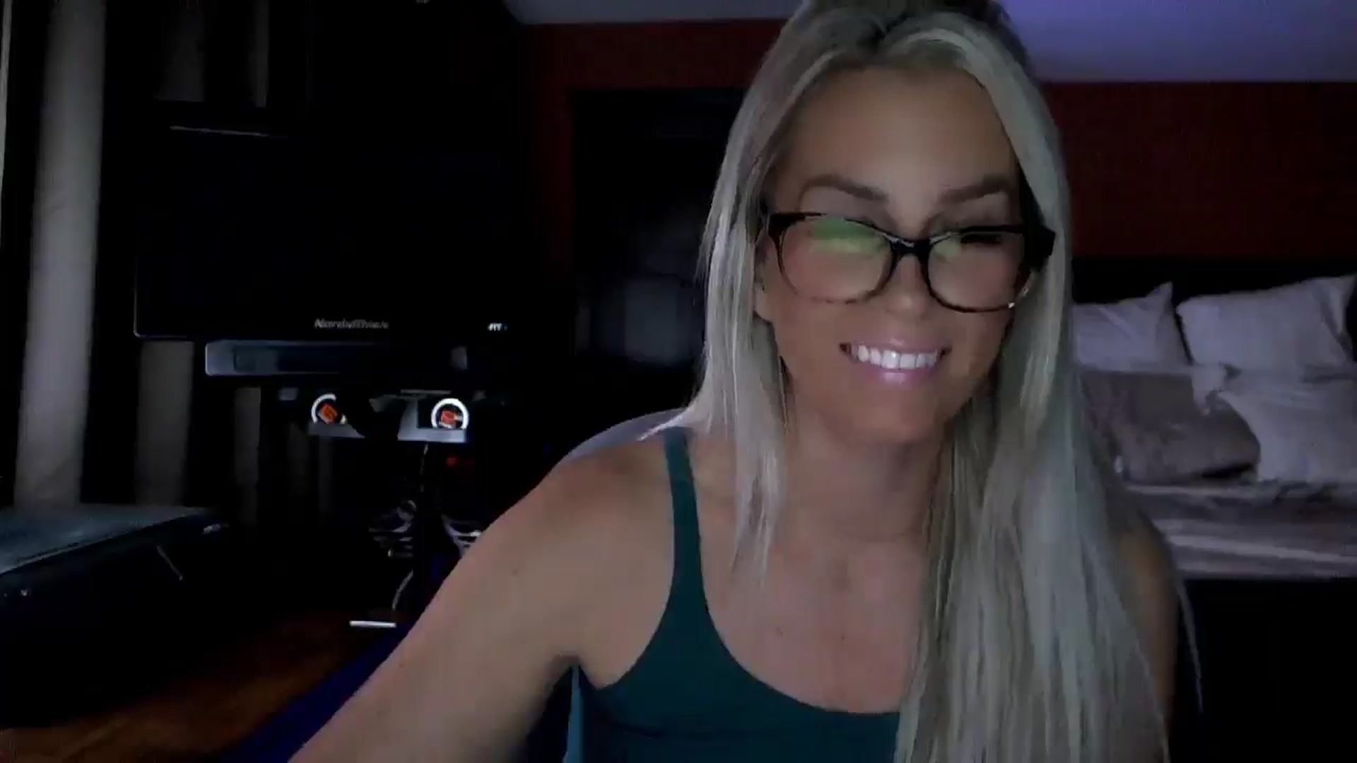 Gallery image thumbnail from Cora9's myfreecams stream on, 09/17/2025, 05:05 image 11 of 20