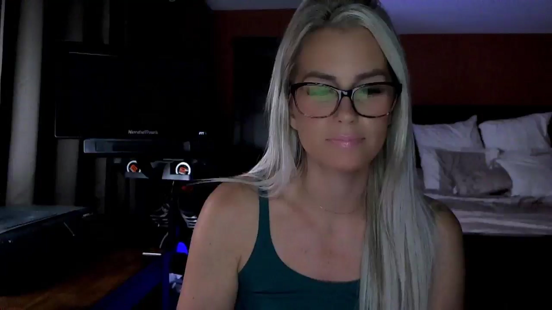 Gallery image thumbnail from Cora9's myfreecams stream on, 09/17/2025, 05:05 image 2 of 20
