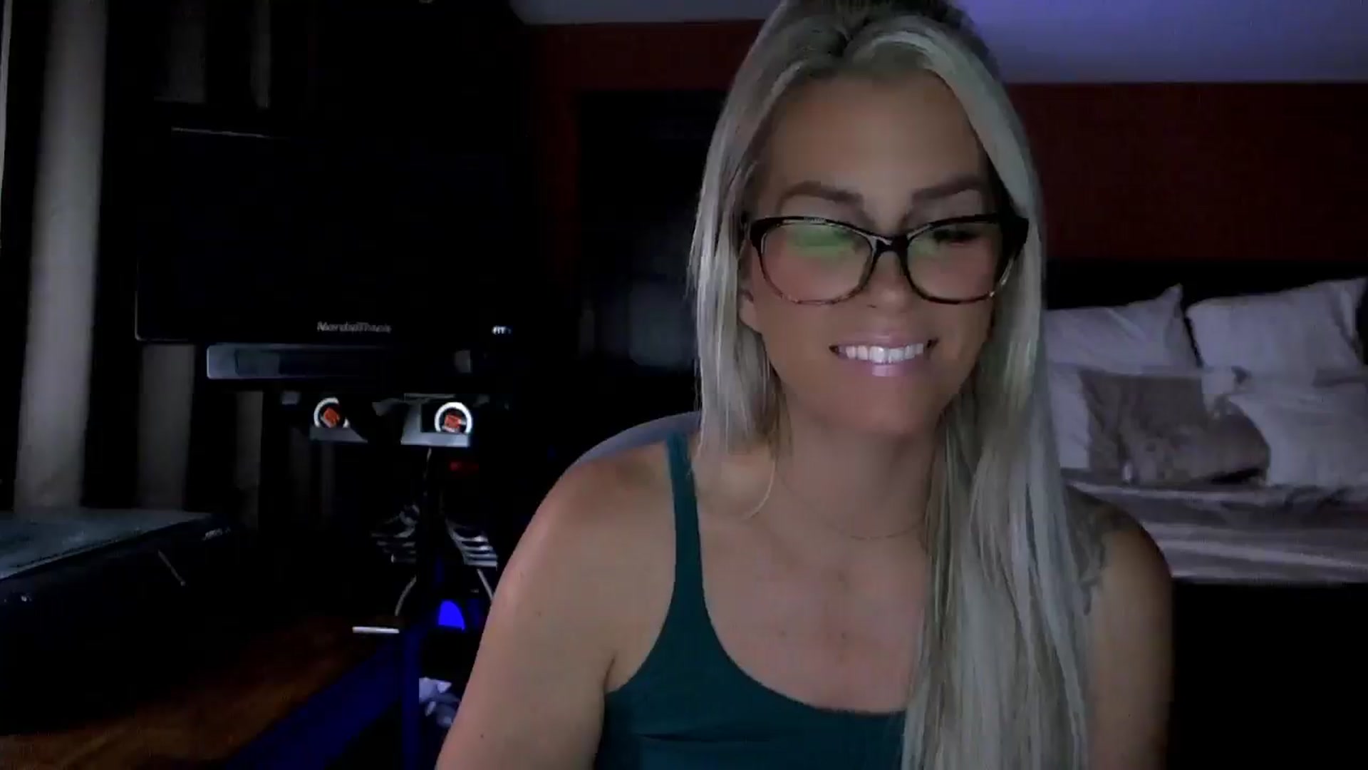 Gallery image thumbnail from Cora9's myfreecams stream on, 09/17/2025, 05:05 image 19 of 20