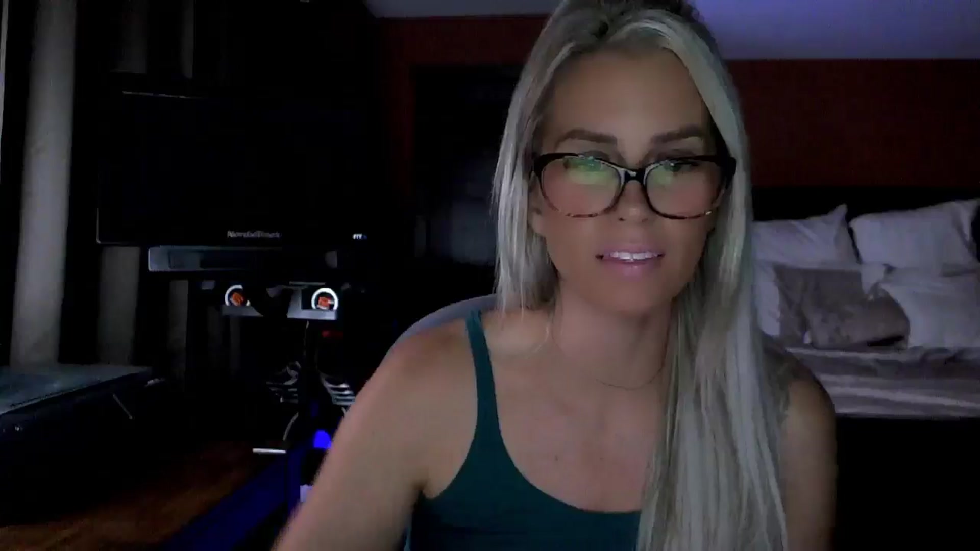 Gallery image thumbnail from Cora9's myfreecams stream on, 09/17/2025, 05:05 image 13 of 20