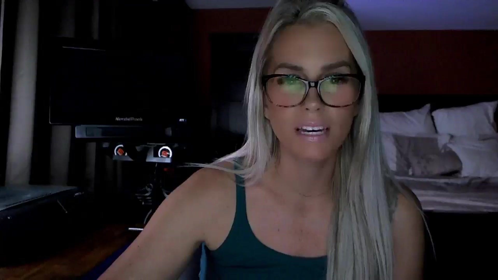Gallery image thumbnail from Cora9's myfreecams stream on, 09/17/2025, 05:05 image 4 of 20