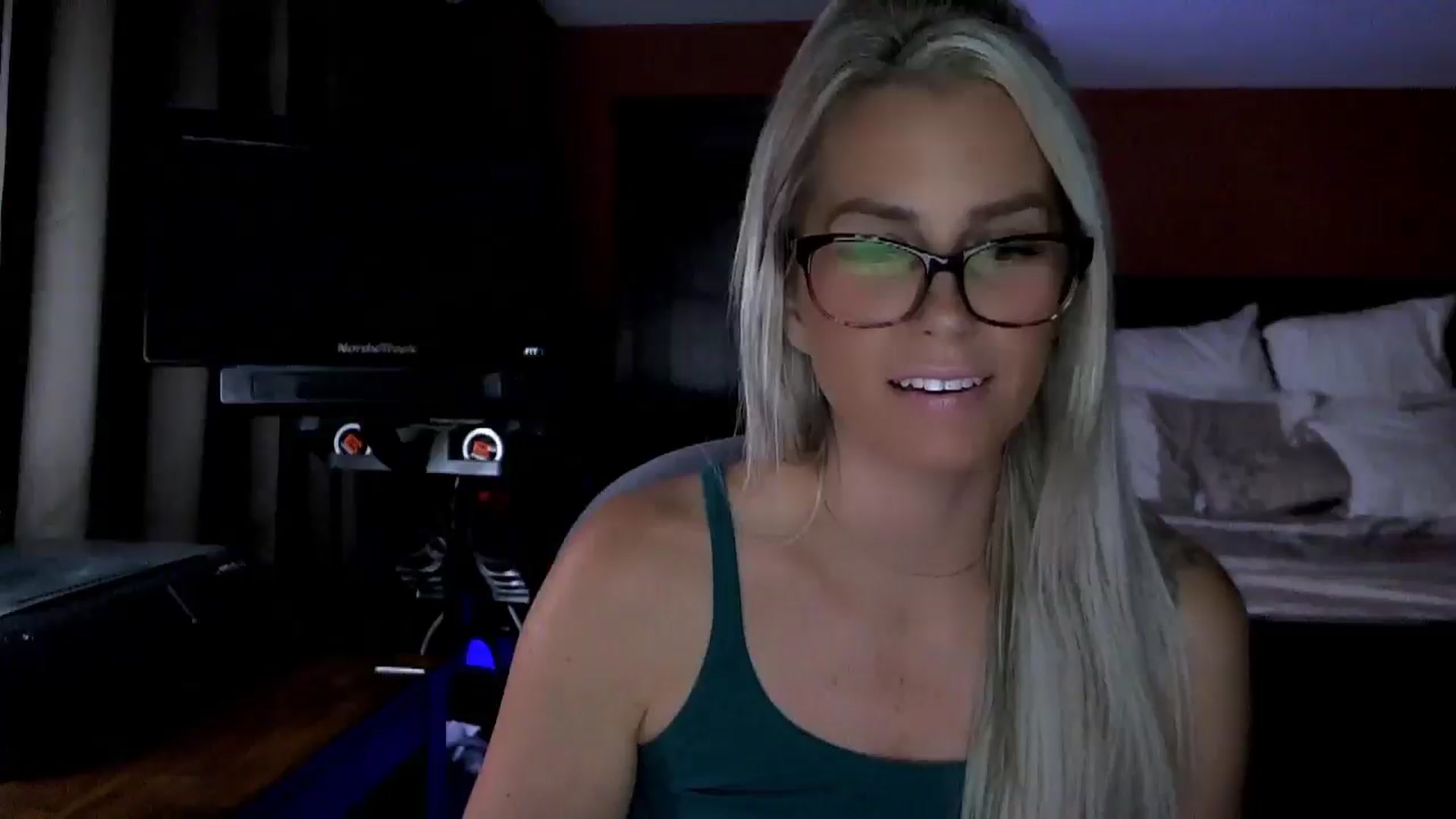 Gallery image thumbnail from Cora9's myfreecams stream on, 09/17/2025, 05:05 image 15 of 20