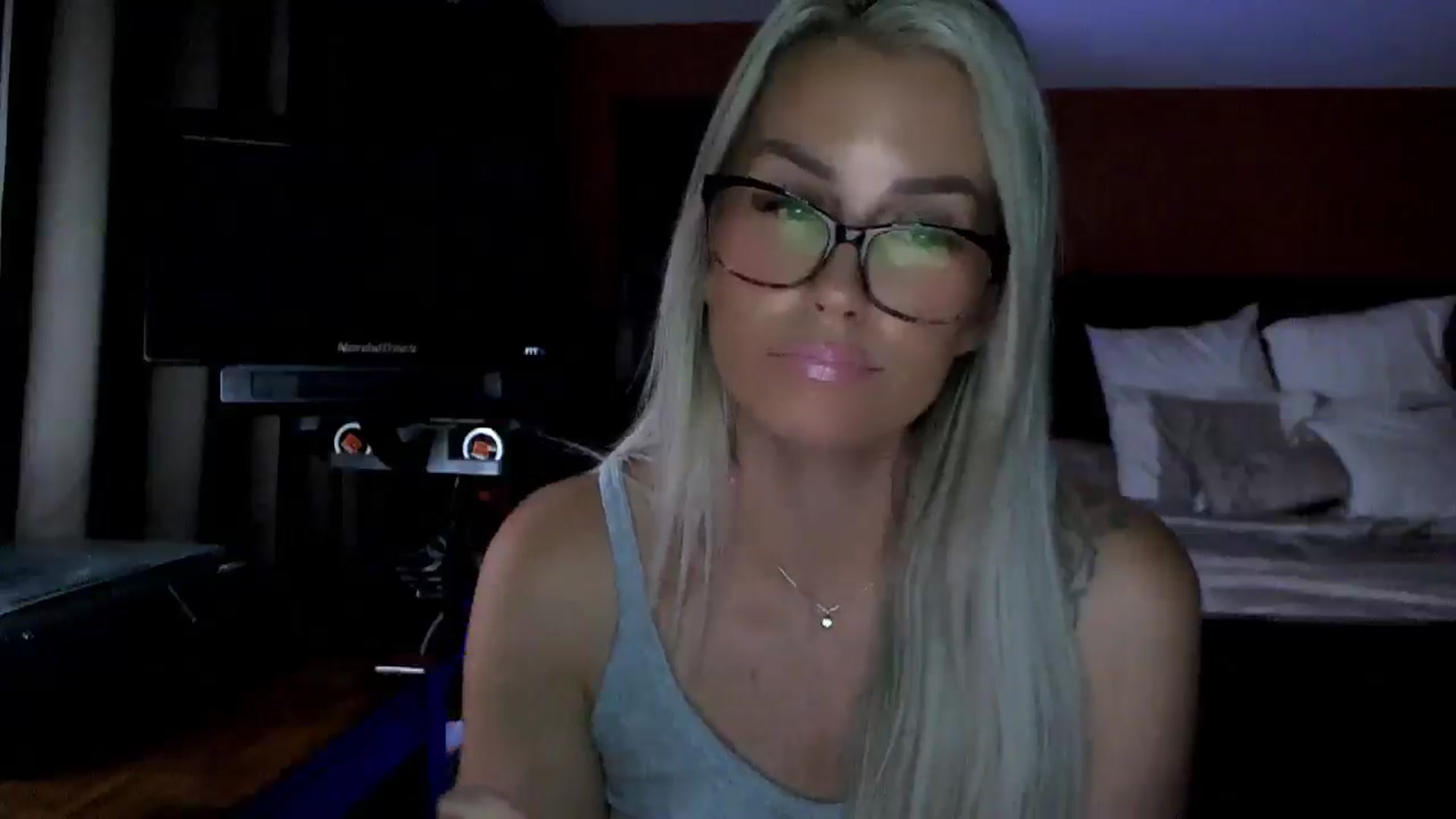Gallery image thumbnail from Cora9's myfreecams stream on, 09/19/2025, 05:08 image 19 of 20