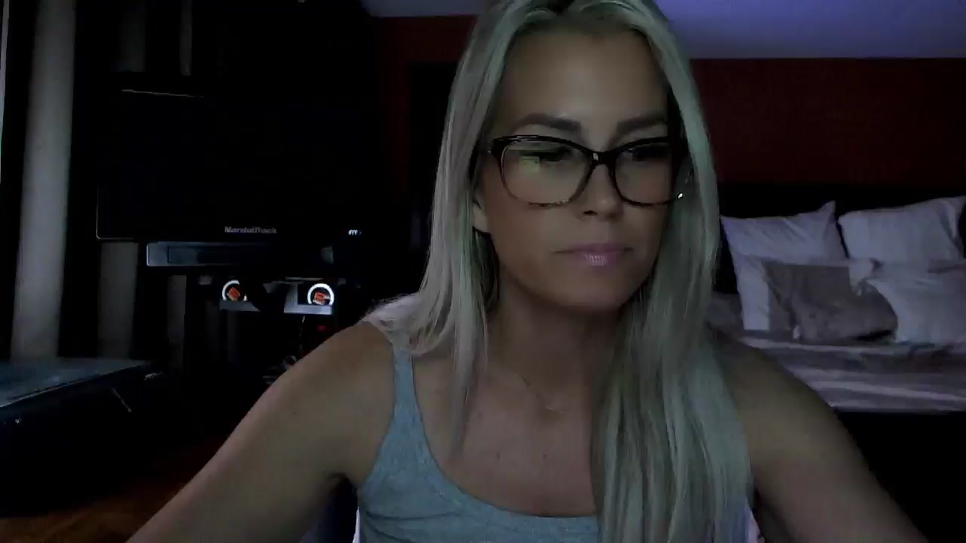 Gallery image thumbnail from Cora9's myfreecams stream on, 09/19/2025, 05:08 image 1 of 20