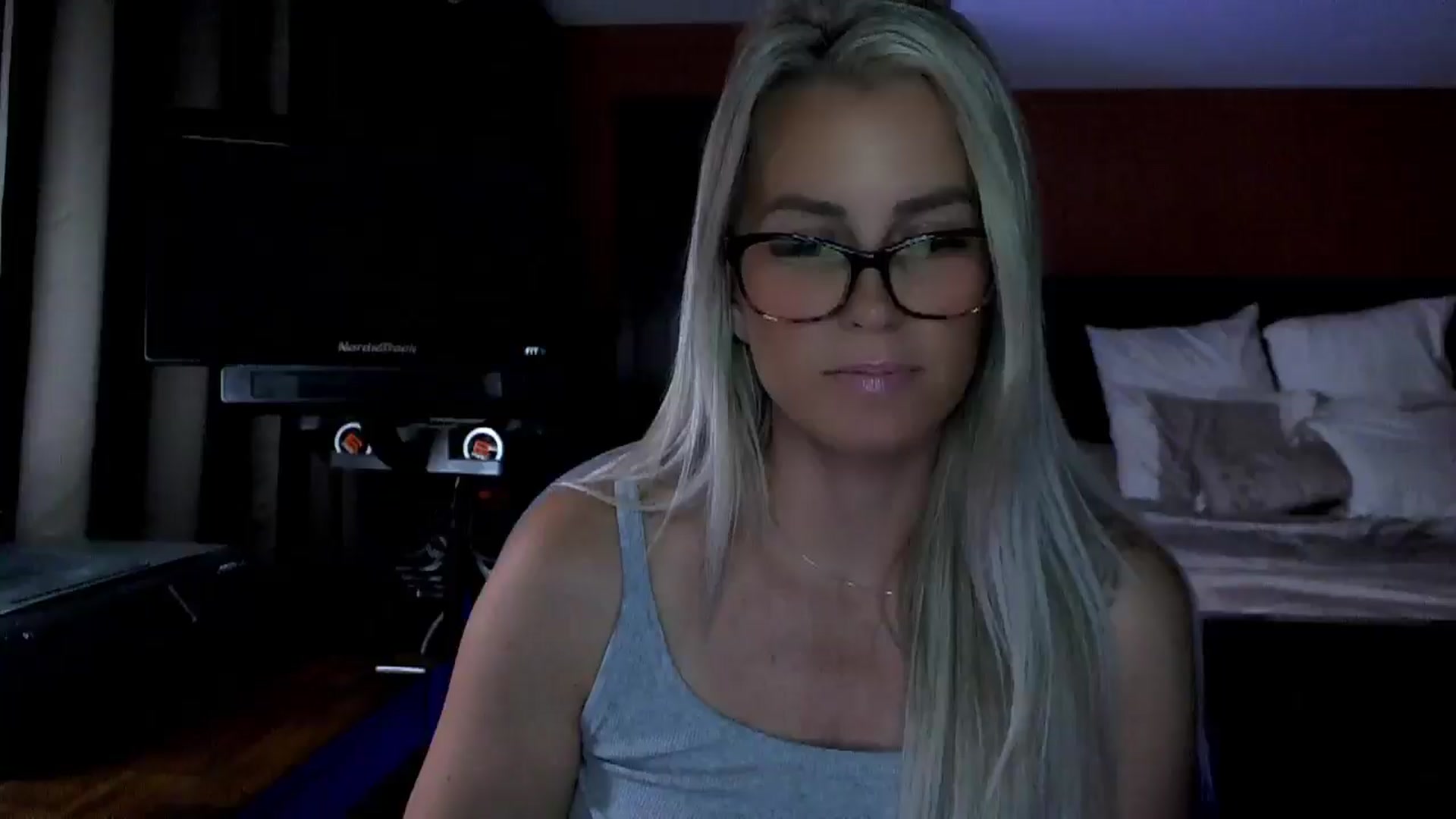 Gallery image thumbnail from Cora9's myfreecams stream on, 09/19/2025, 05:08 image 3 of 20