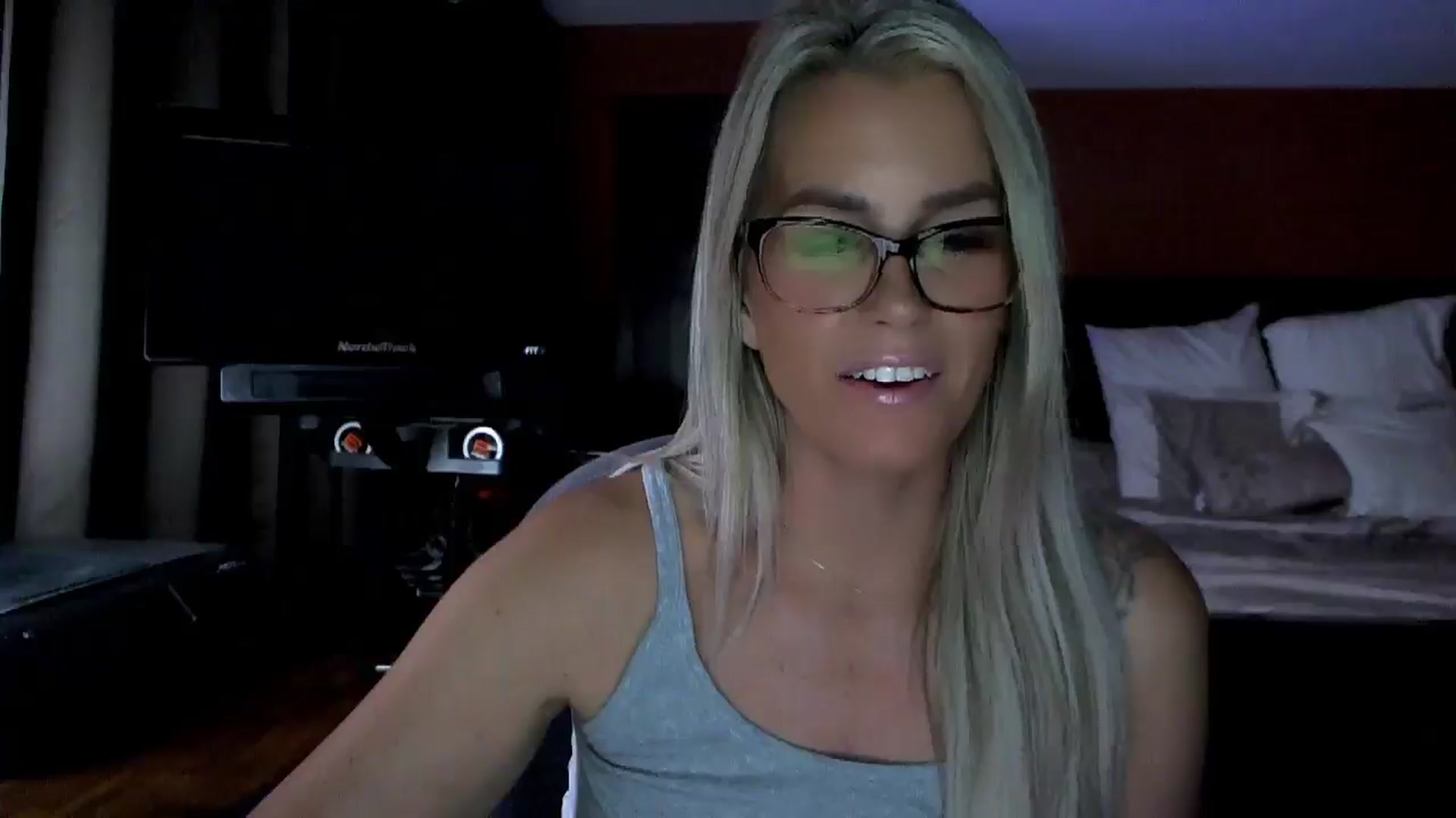 Gallery image thumbnail from Cora9's myfreecams stream on, 09/19/2025, 05:08 image 8 of 20